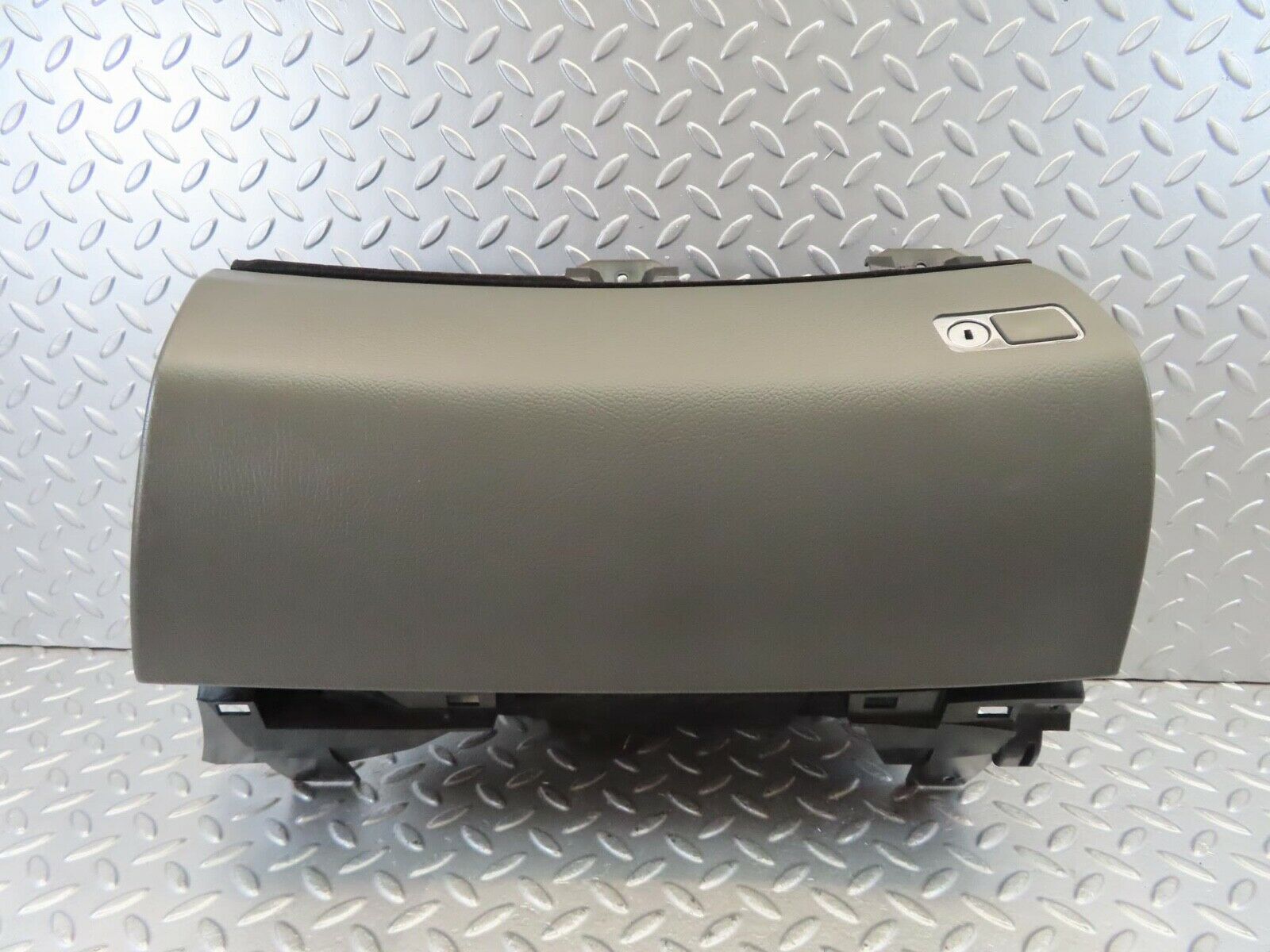 11072 Mercedes-Benz W221 S320 Glove Box