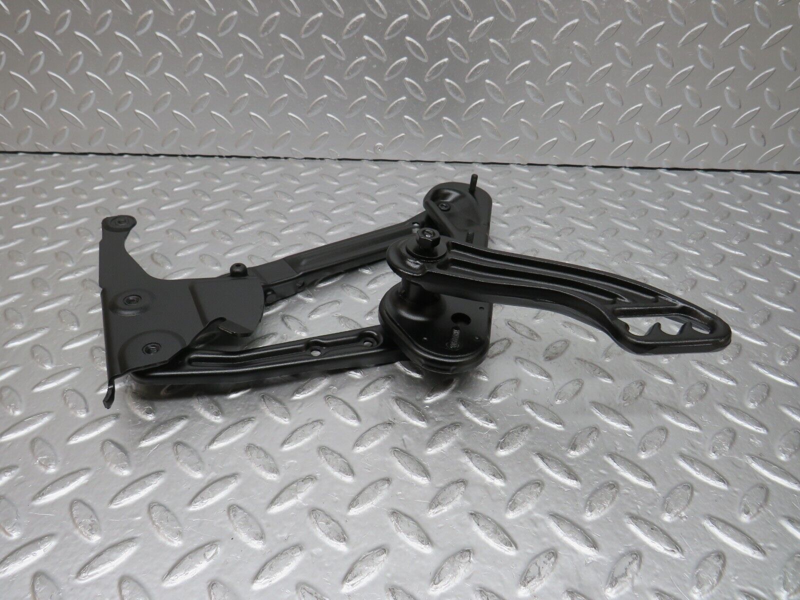 31440 Mercedes-Benz S124 220TE Wagon Bonnet Hinge Right Side 1298870274