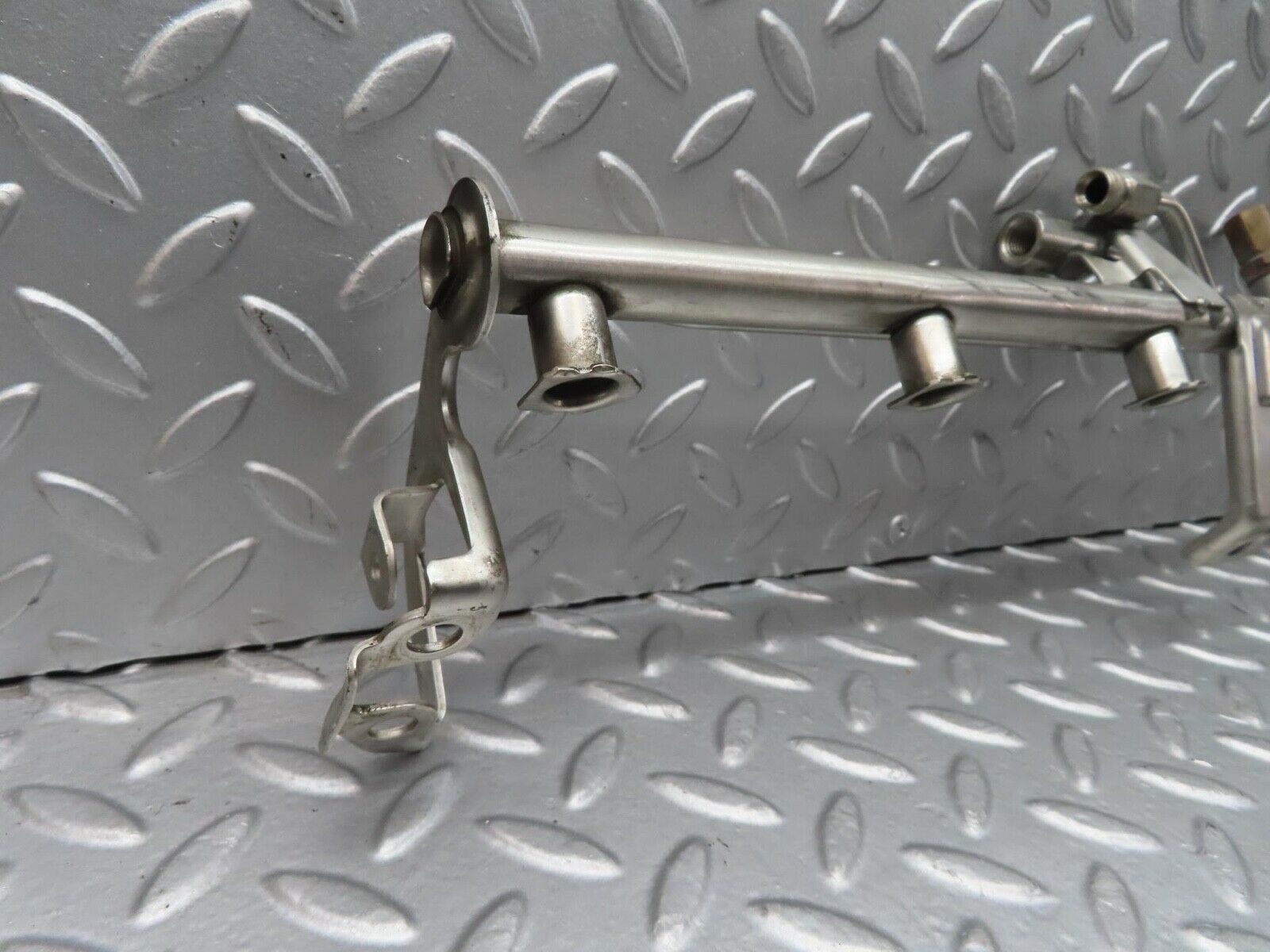 15074 Mercedes-Benz W140 S320 Fuel Injector Rail With Fuel Pressure Regulator