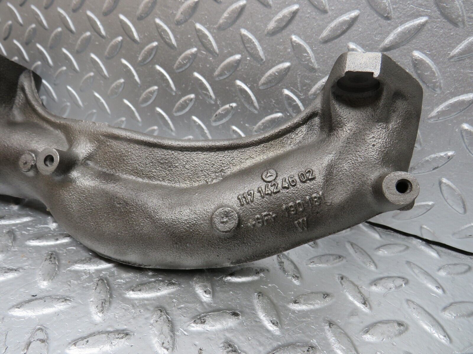 33108 Mercedes-Benz W126 560SE Exhaust Manifold Right 1171424602