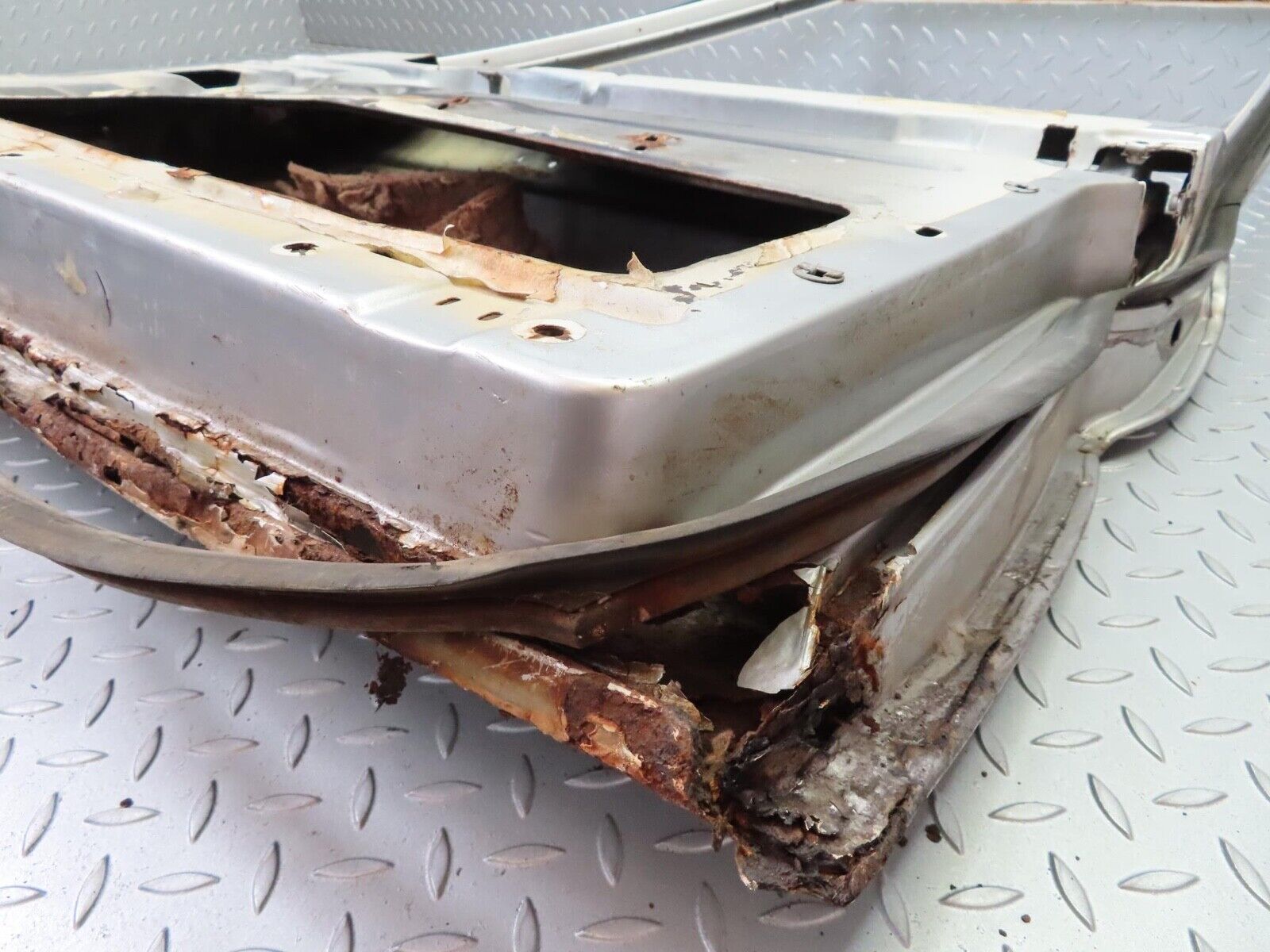 12550 Mercedes-Benz W108 280SE 3.5 Front Right Door