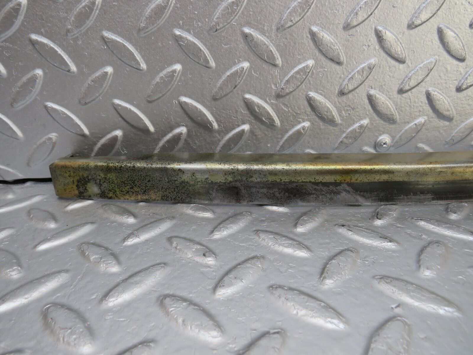 34303 Mercedes-Benz C126 380SEC Coupe Front Left Door Window Channel