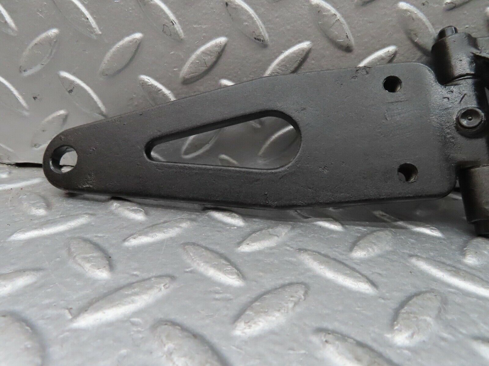 18224 Mercedes-Benz W111 220SE Coupe Left Door Hinge 1117235041