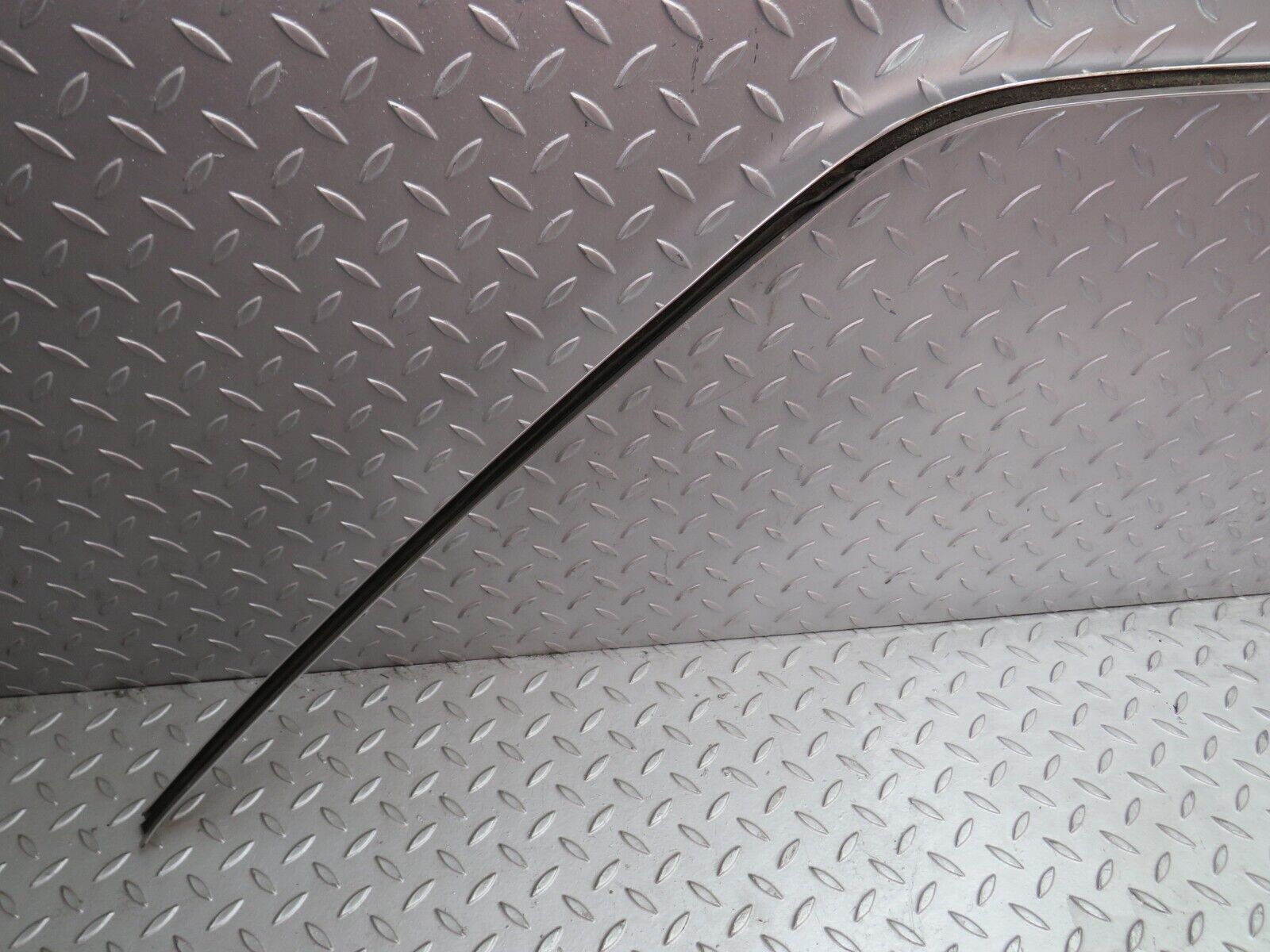 36324 Mercedes-Benz W126 420SE Roof Chrome Trim Right Side