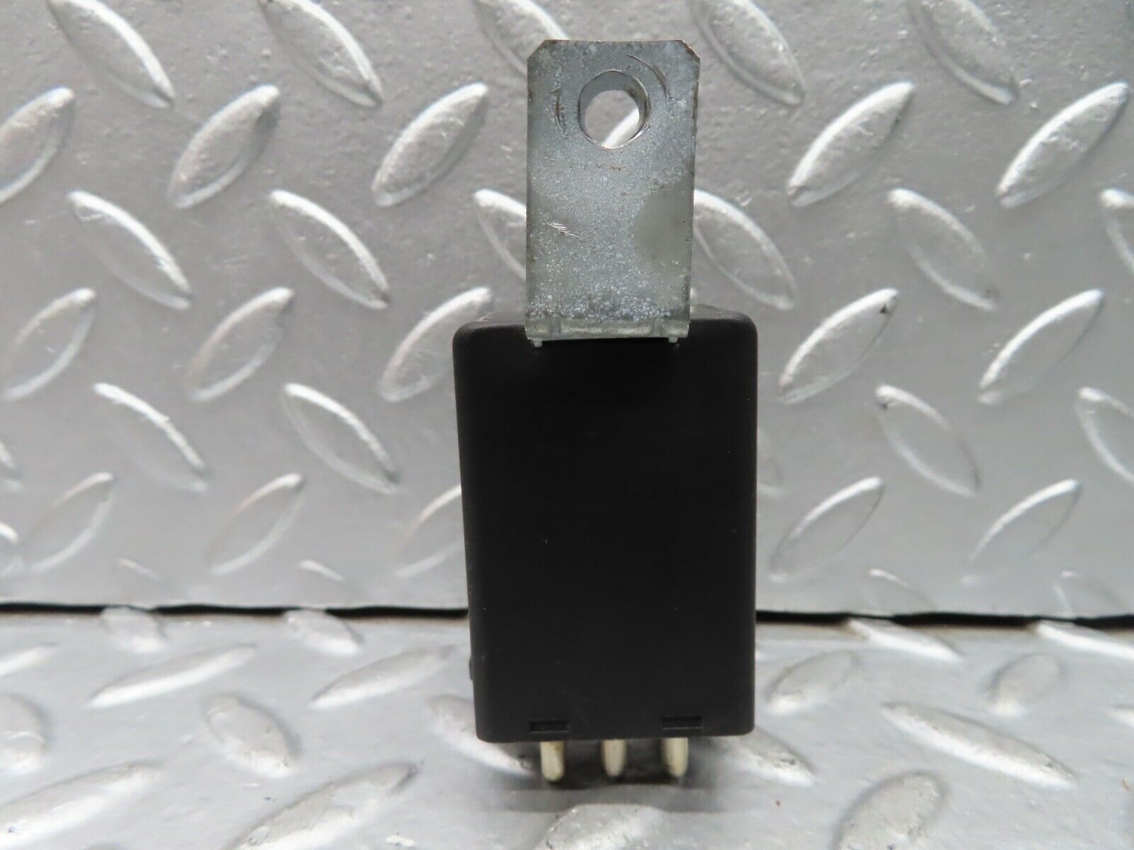 21183 Mercedes-Benz W123 230E Rear Heated Window Relay 1078200010