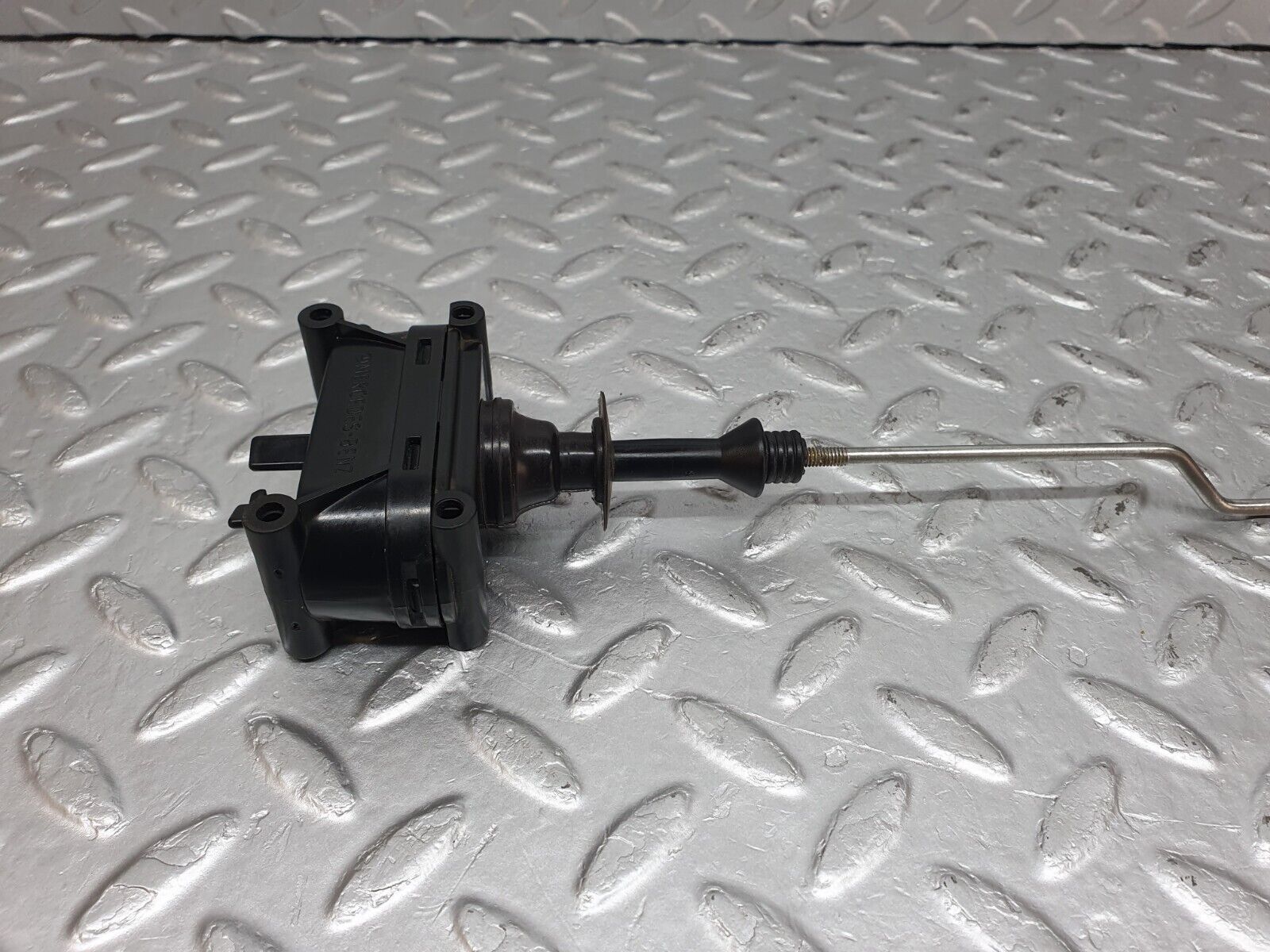 41079 Mercedes-Benz W126 300SE Rear Left Door Lock Vacuum Actuator & Knob