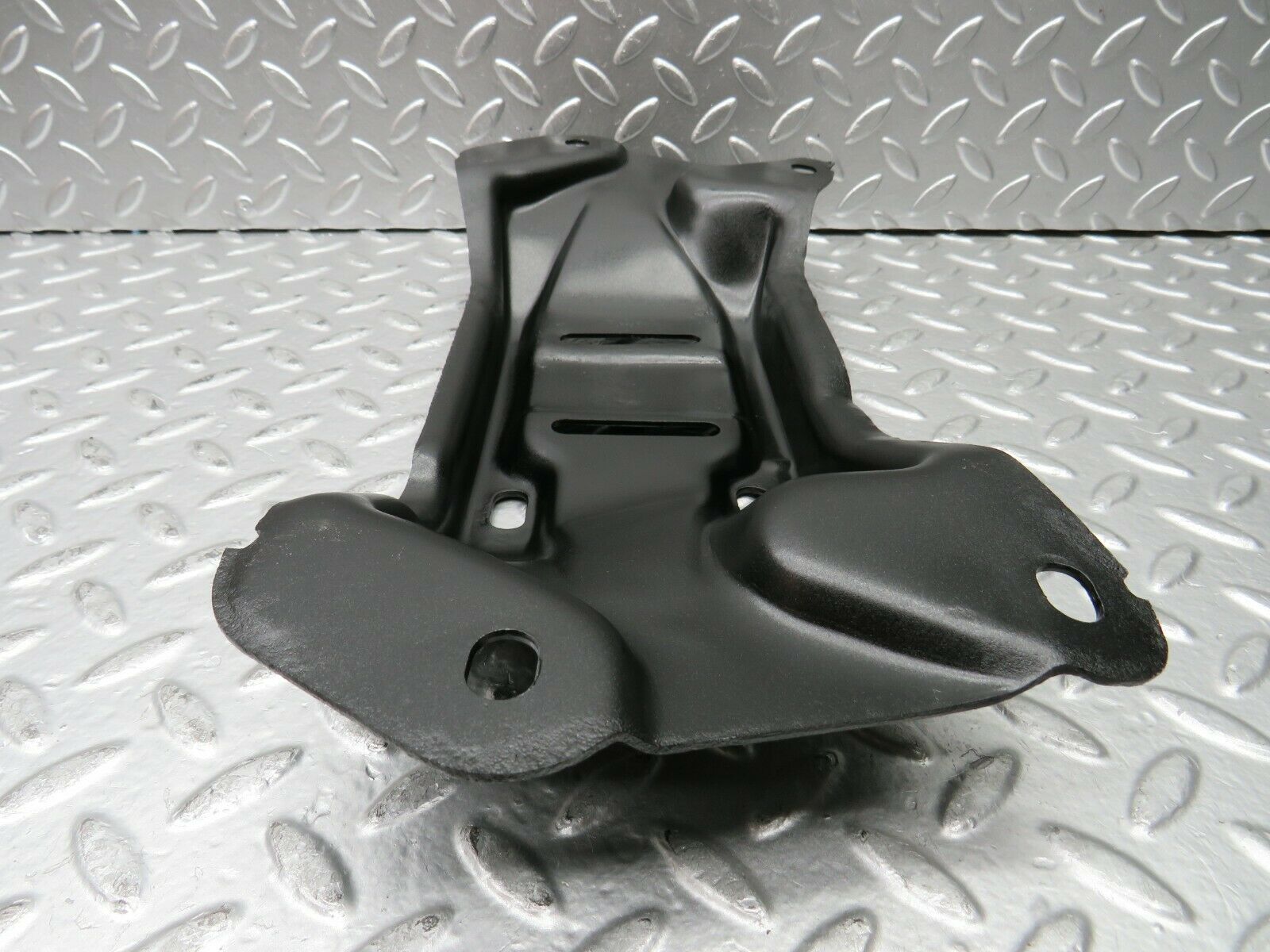 23057 Mercedes-Benz C123 230CE Coupe Gearbox Mount Bracket Holder