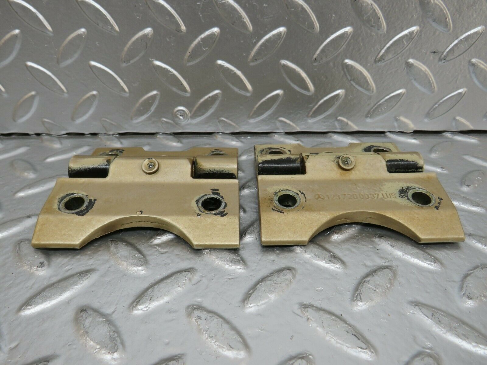 23949 Mercedes-Benz W123 280E Door Hinge Pair 1237200037