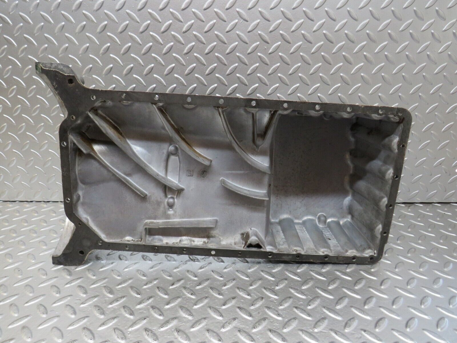 26085 Mercedes-Benz W123 200 Oil Pan Oil Sump 1020141202