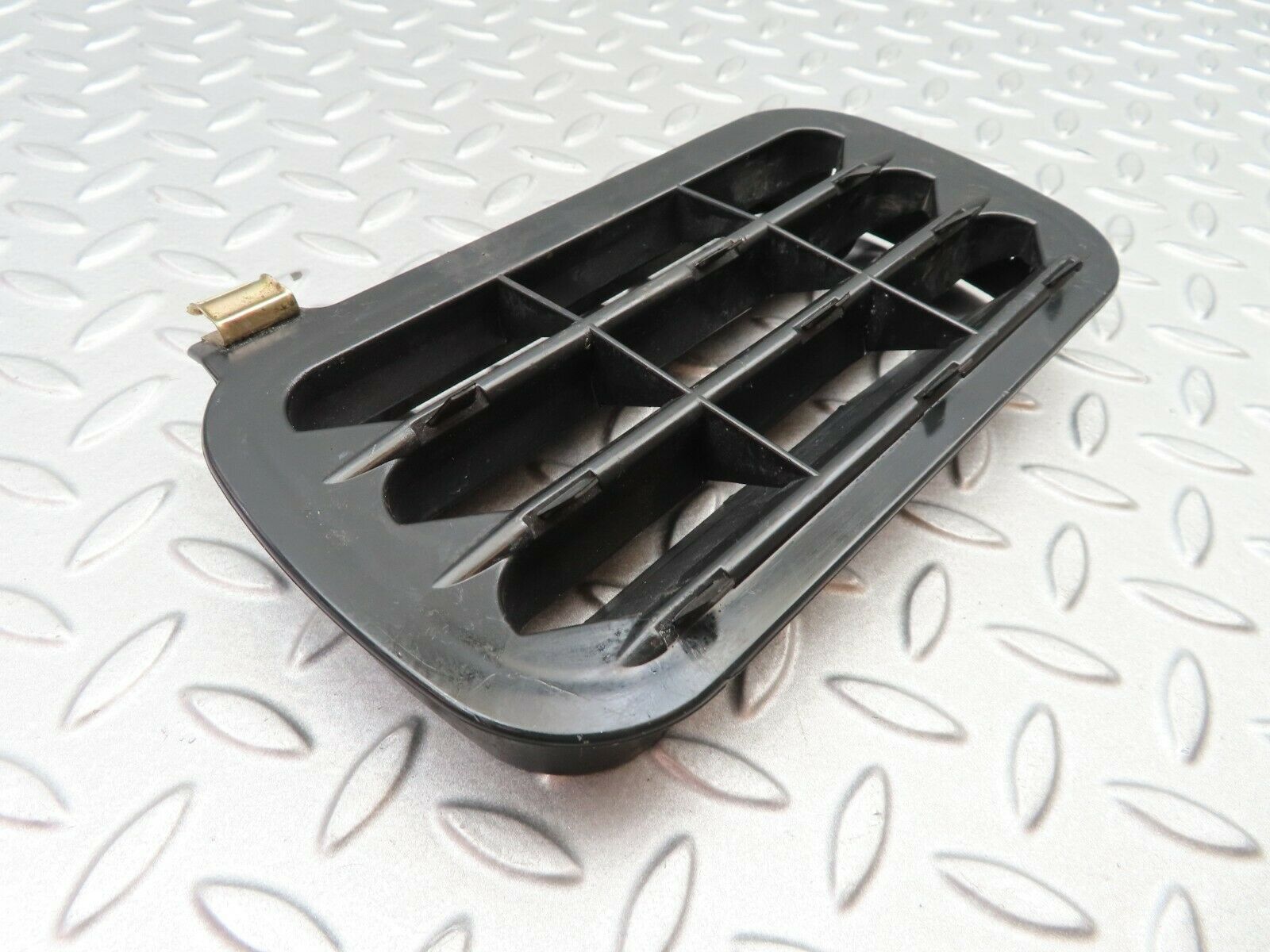 5579 Mercedes-Benz W124 230E Rear Air Intake Vent Left 1248370230