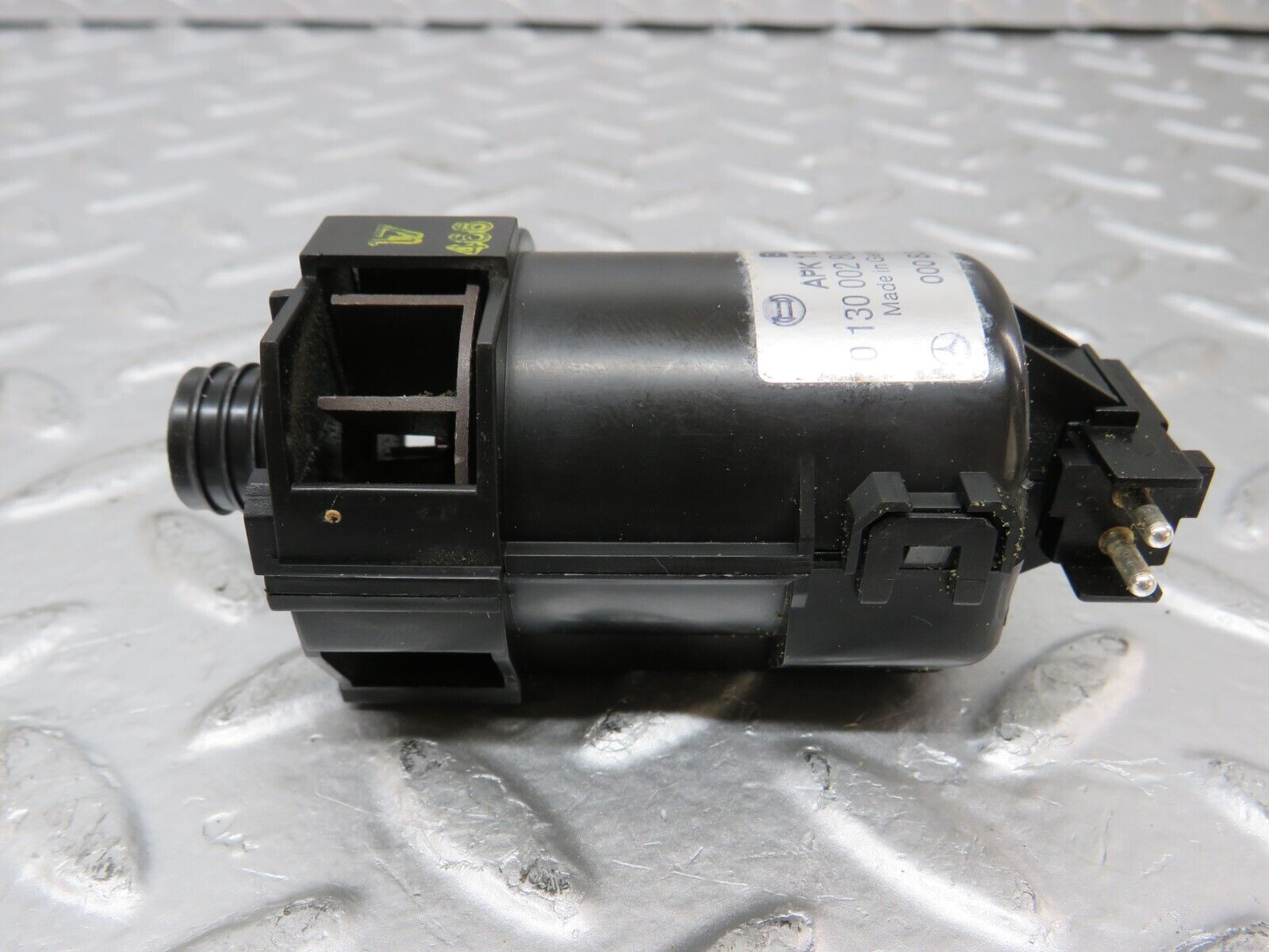 25653 Mercedes-Benz W124 280E Temperature Sensor 0008301908 0130002802