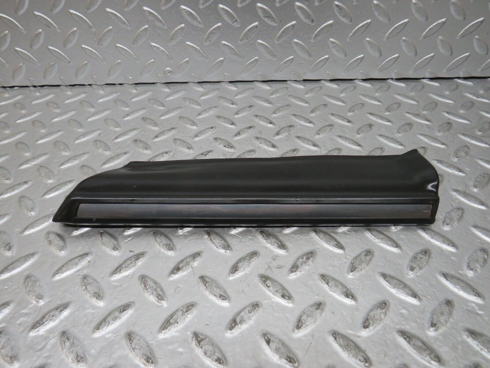 32004 Mercedes-Benz W123 230E Front Right Fender Wing Lower Moulding Trim