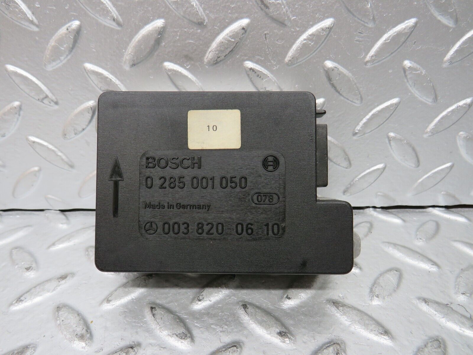 27191 Mercedes-Benz W123 280E Crash Sensor Bosch 0038200610 0285001050