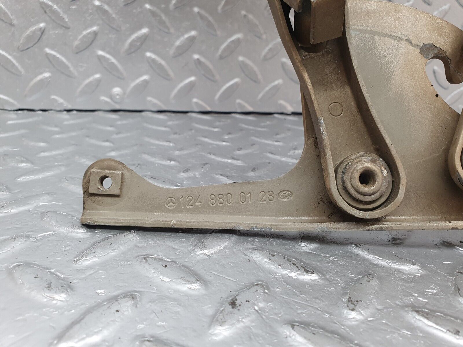 41438 Mercedes-Benz W124 200E Bonnet Hinge Left Side 1248870974 1248800128