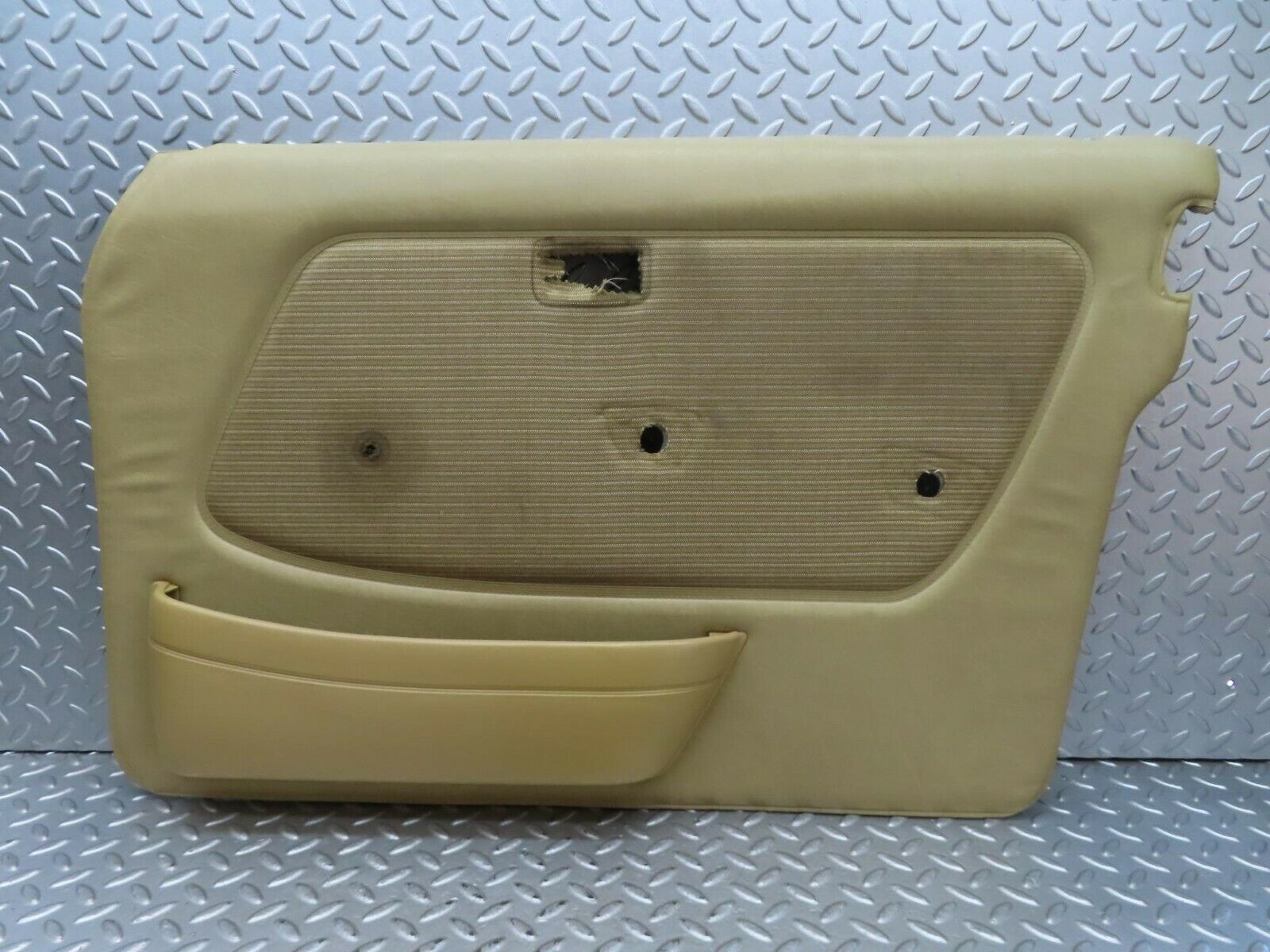 15467 Mercedes-Benz W123 230E Front Right Door Card Cream