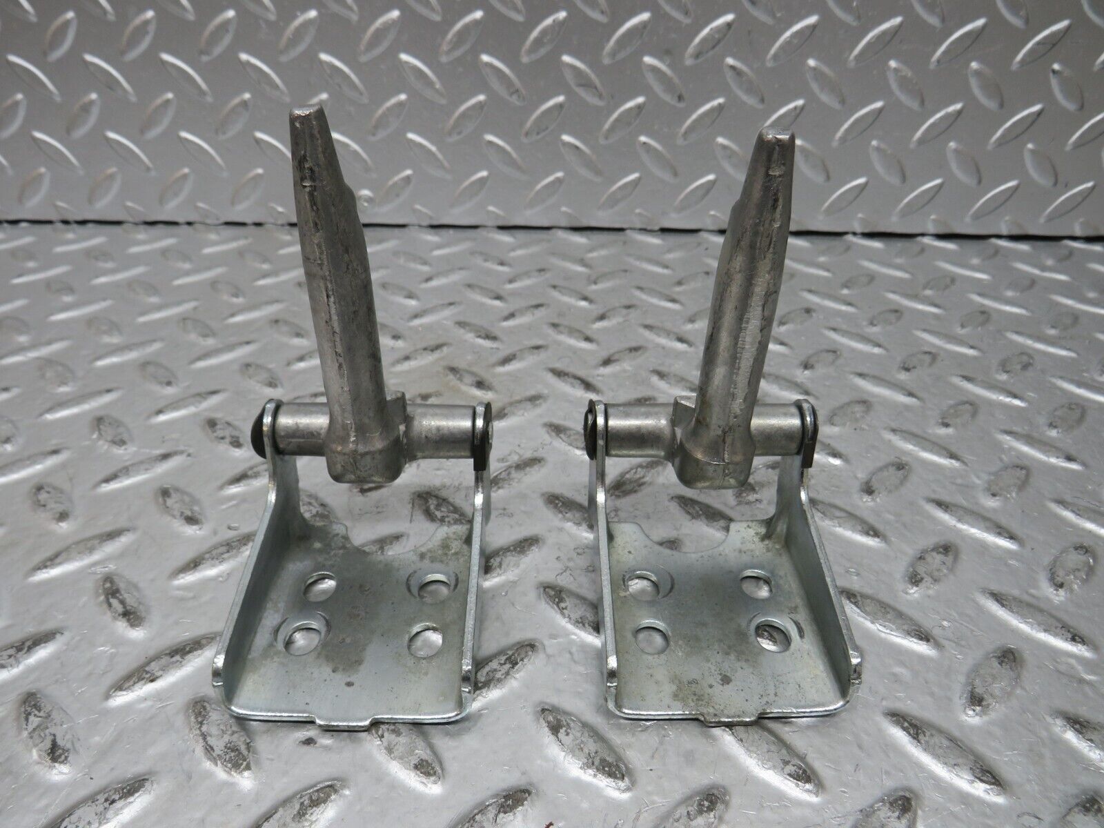 27831 Mercedes-Benz S124 300TE Wagon Rear Seat Hinge Pair