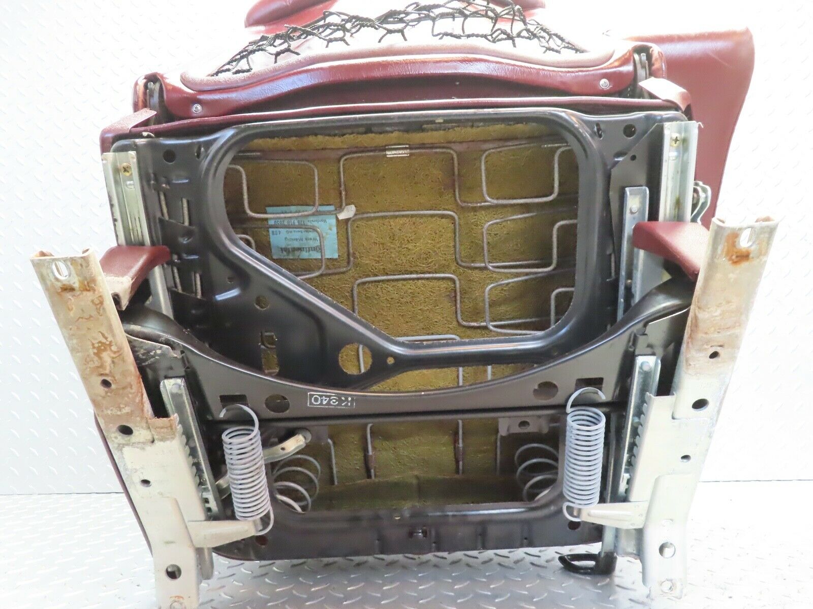 21532 Mercedes-Benz W126 300SE Front Left Seat Red Leather 1269102650