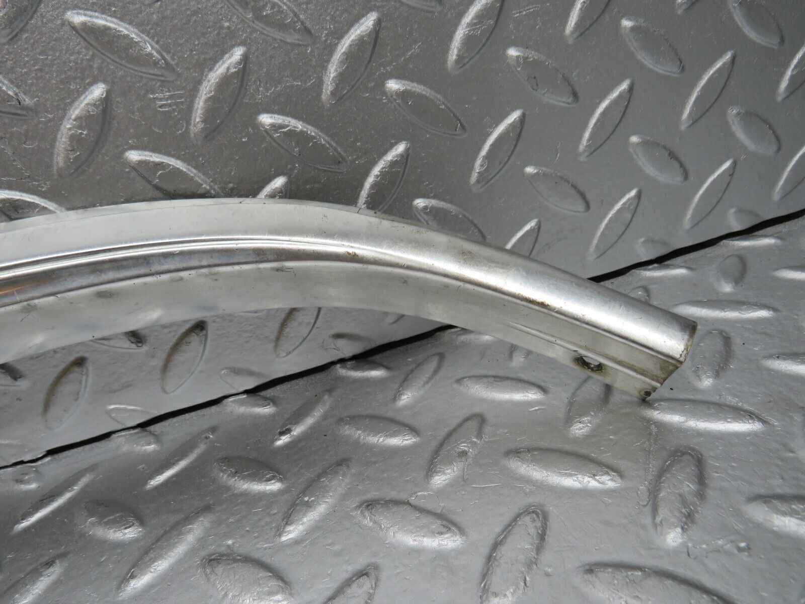 0084 Mercedes-Benz W116 350SE Roof Chrome Moulding Trim Right Side