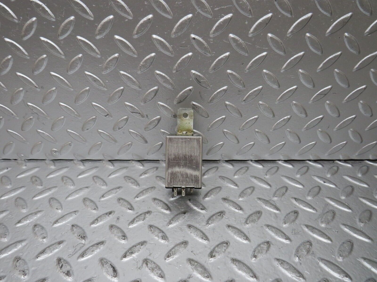 26201 Mercedes-Benz W116 450SE Heated Window Relay 1078200110