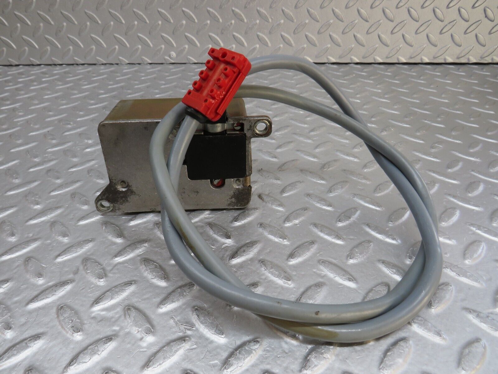 37004 Mercedes-Benz C126 420SEC Coupe Crash Sensor RS-SRS Bosch 0285001005 124820511