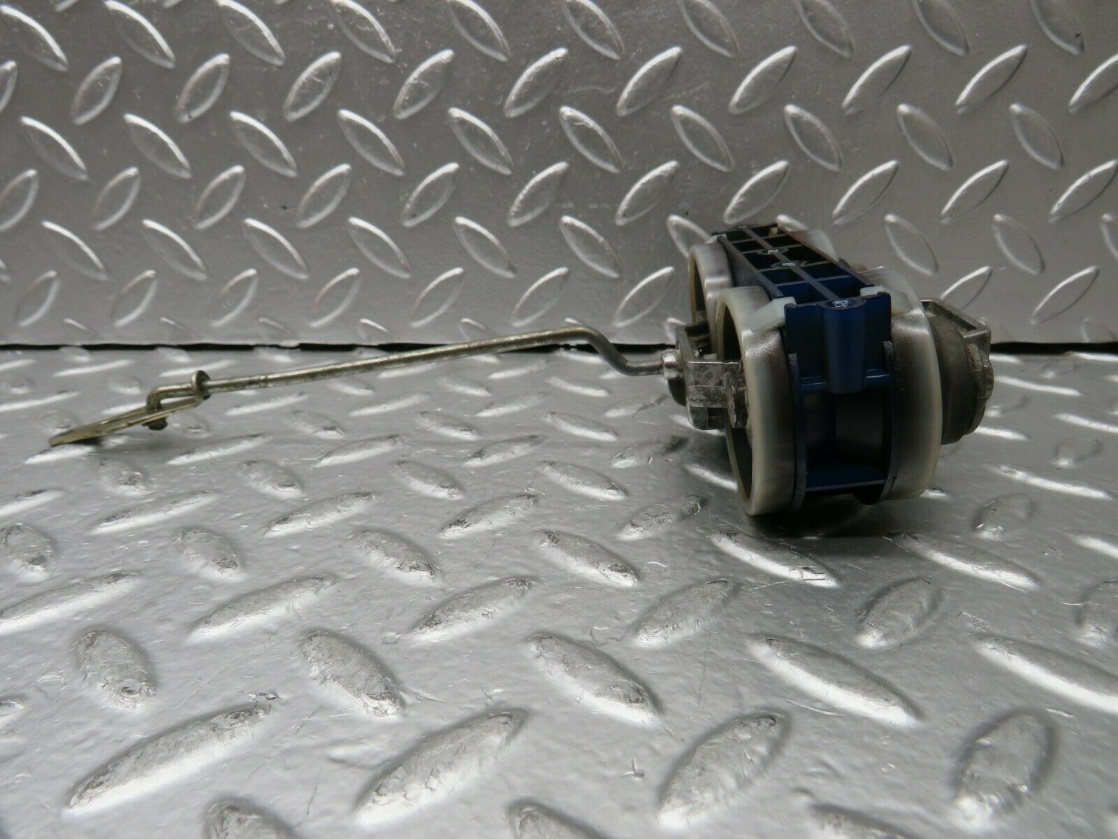 23136 Mercedes-Benz C123 230CE Coupe Door Lock Vacuum Actuator Left