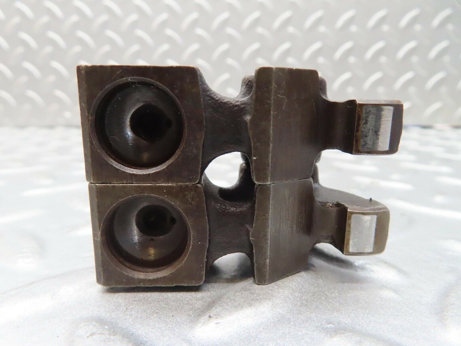 16151 Mercedes-Benz W123 280E Valve Rocker Arm With Retaining Spring