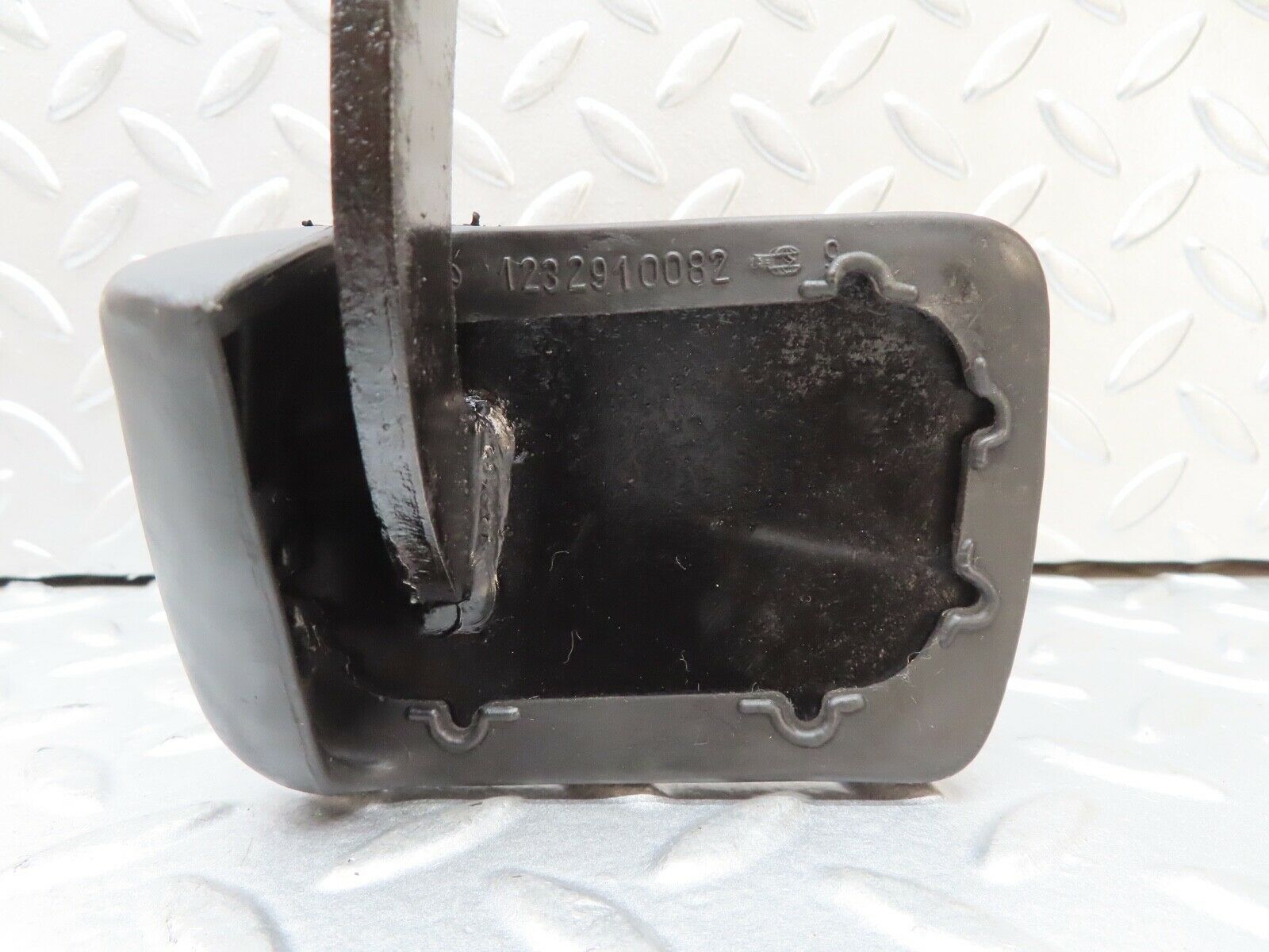 17648 Mercedes-Benz W116 450SEL Brake Pedal With Rubber 1232910082