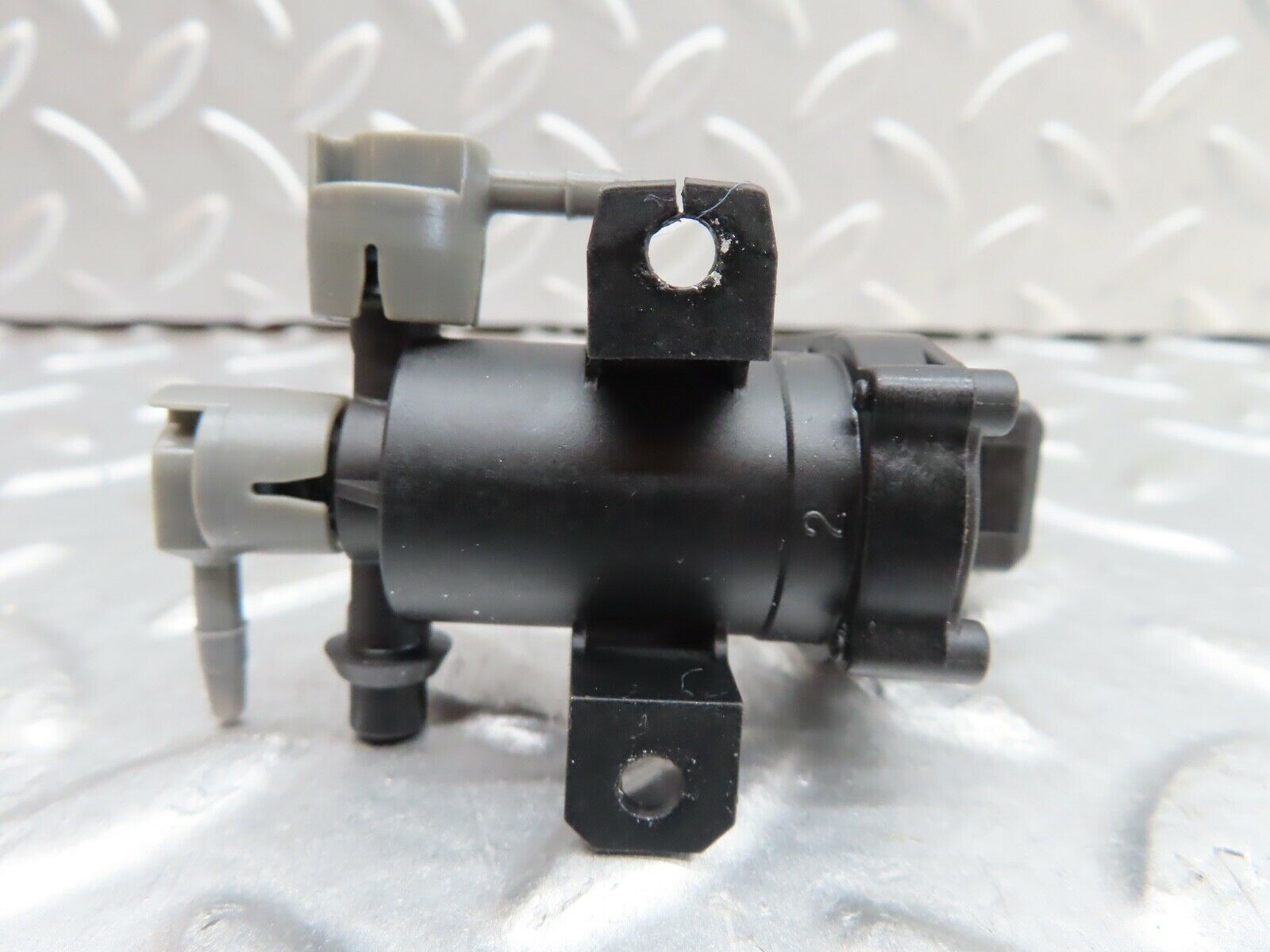 19372 Mercedes-Benz C140 CL420 Coupe Vacuum Valve 2028000778