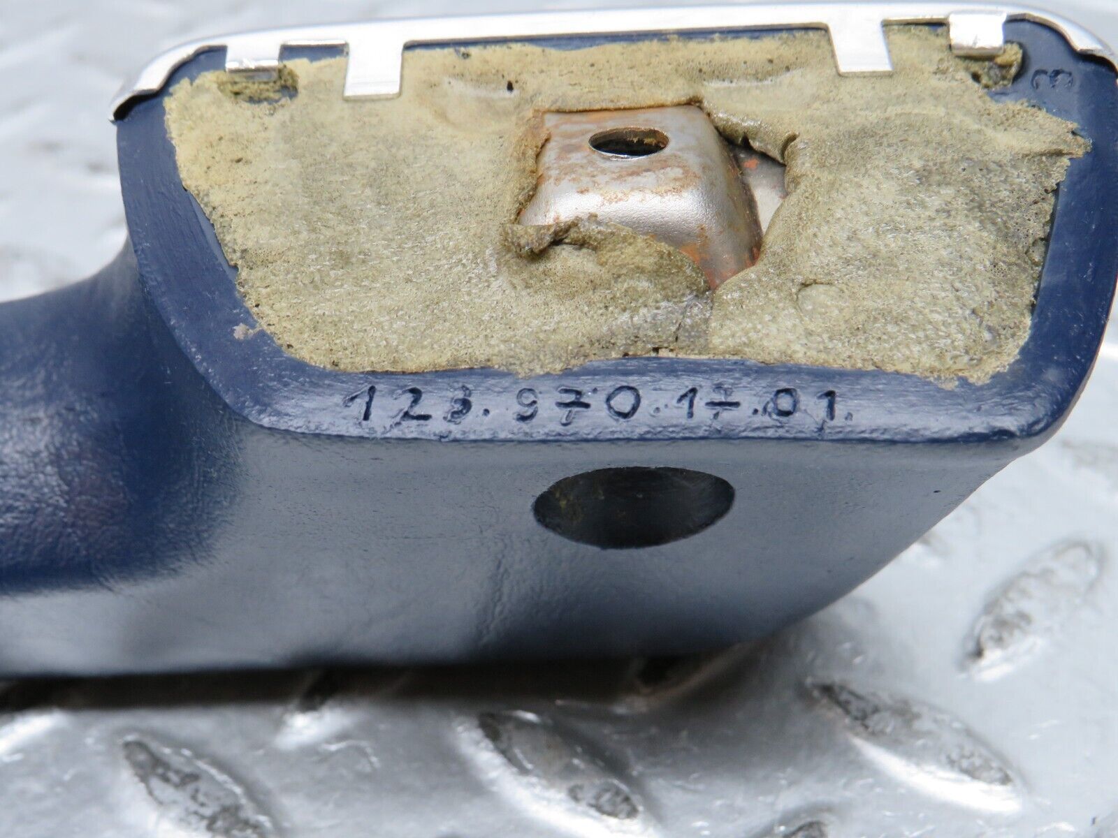 31982 Mercedes-Benz W123 230E Front Left Interior Door Handle 1239701701