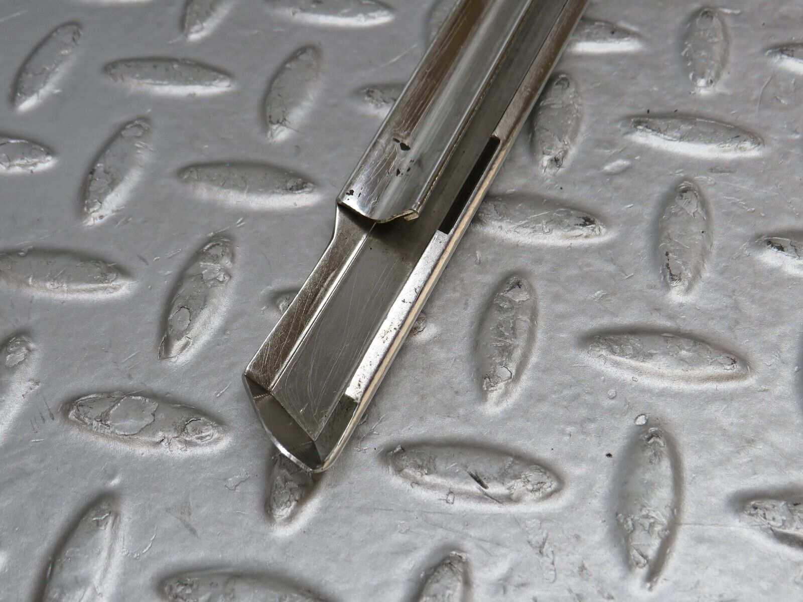 36292 Mercedes-Benz W126 420SE Front Right Door Chrome Moulding Trim