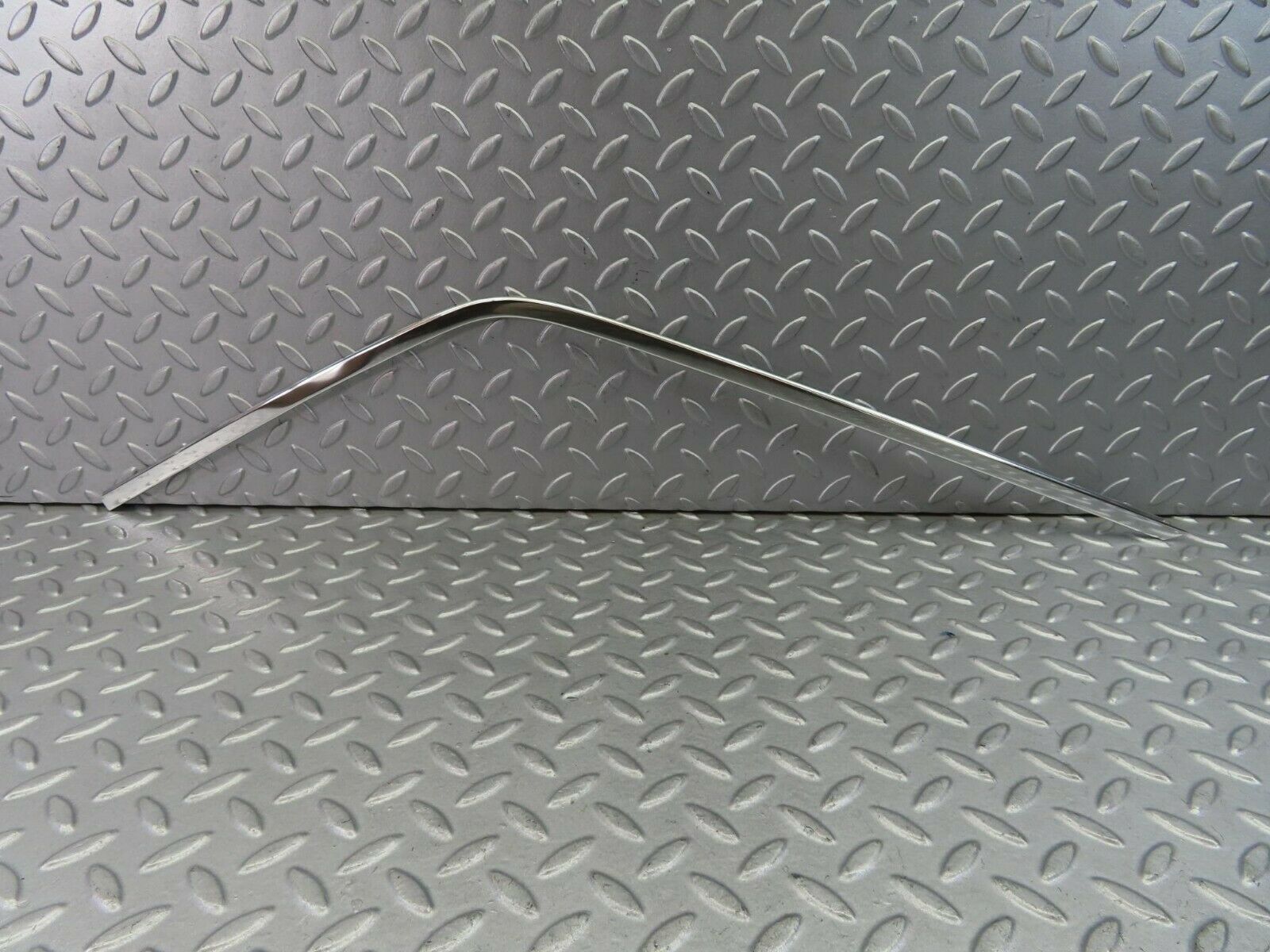 8478 Mercedes-Benz W123 Door Chrome Window Frame Front Left 1237280131