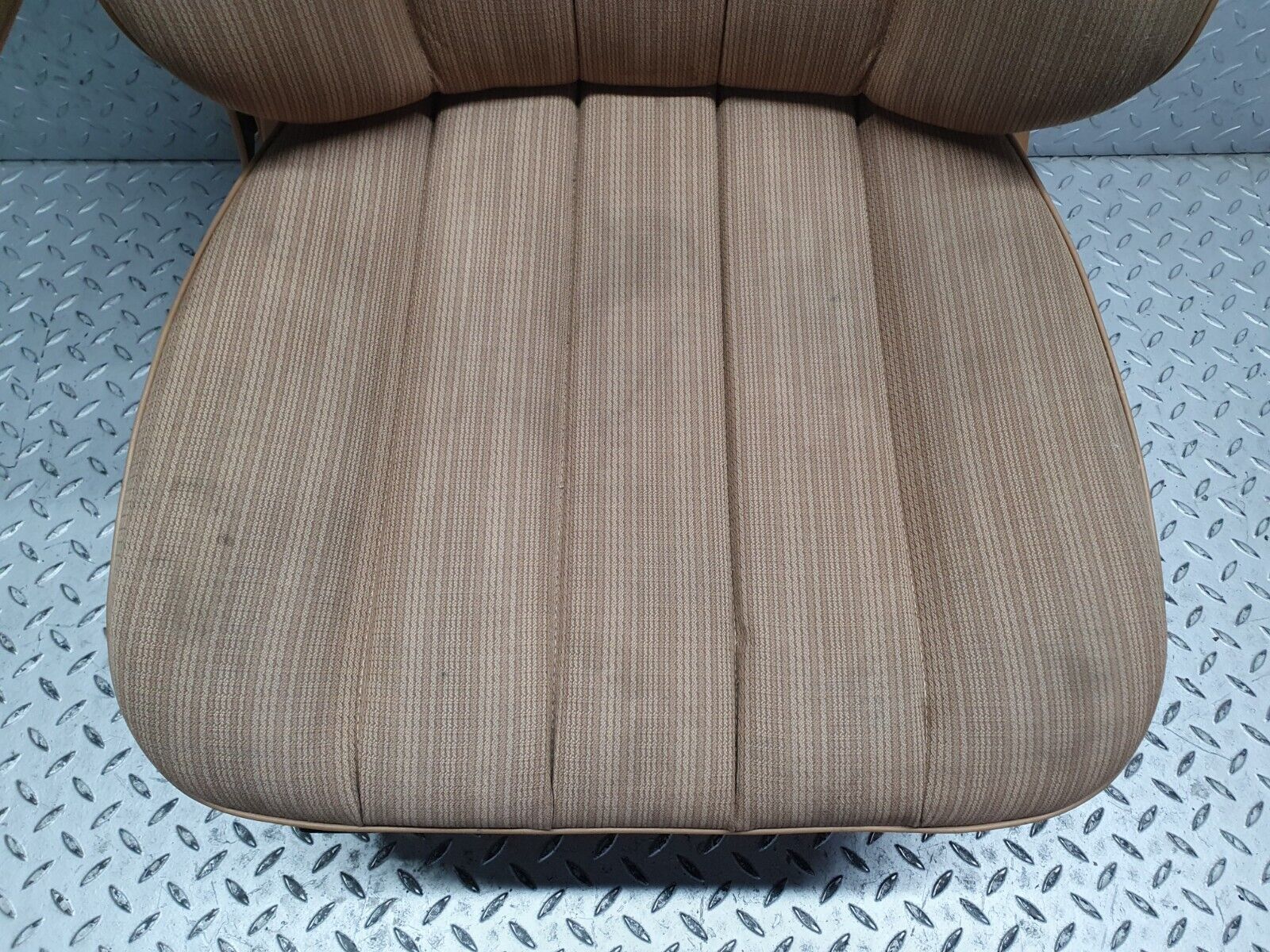 41375 Mercedes-Benz W124 200E Front Left Passenger Side Seat Palomino 1249101050