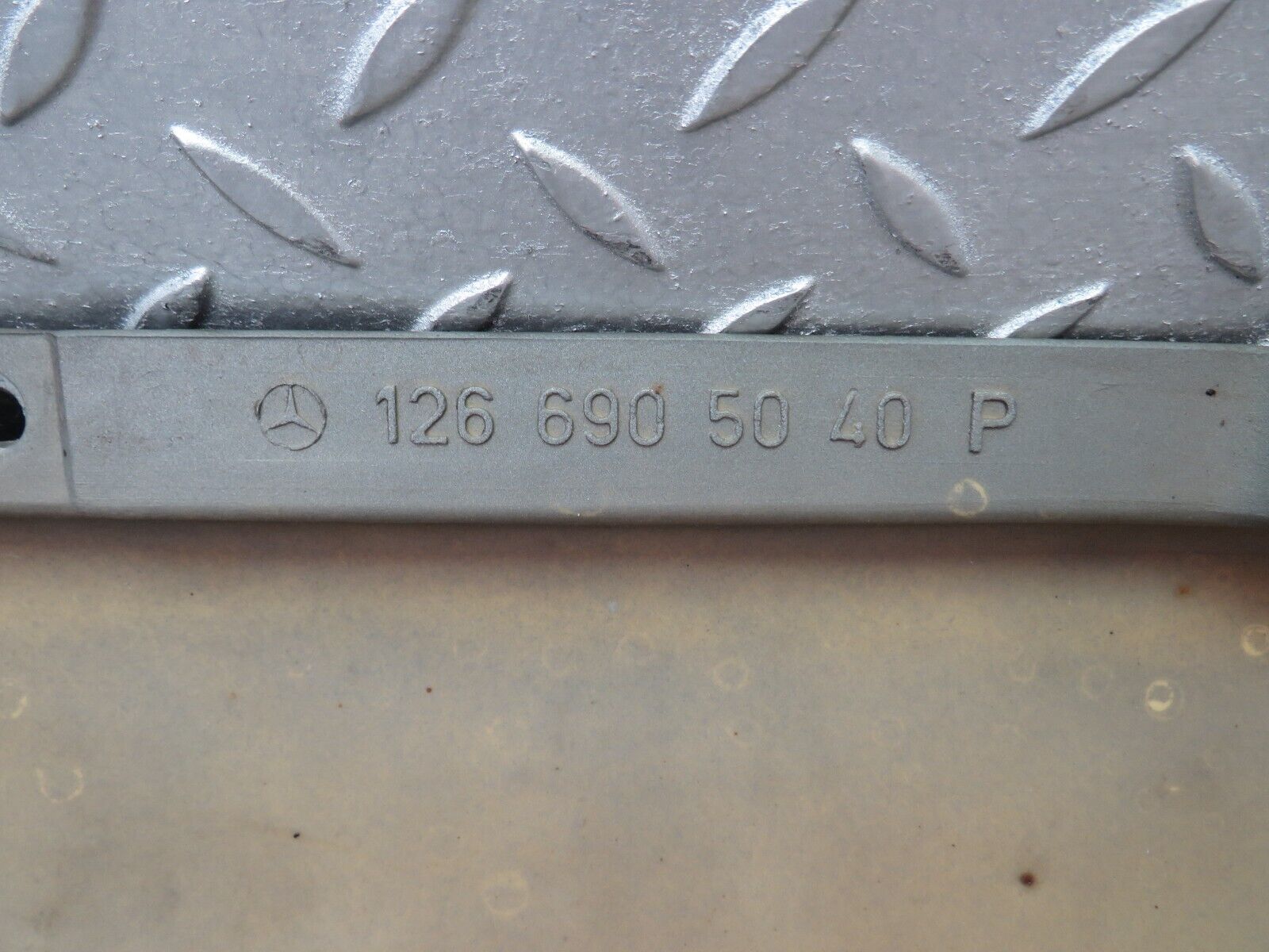 36326 Mercedes-Benz W126 420SE Side Skirt Right 1266905040 1266980230 1266980430