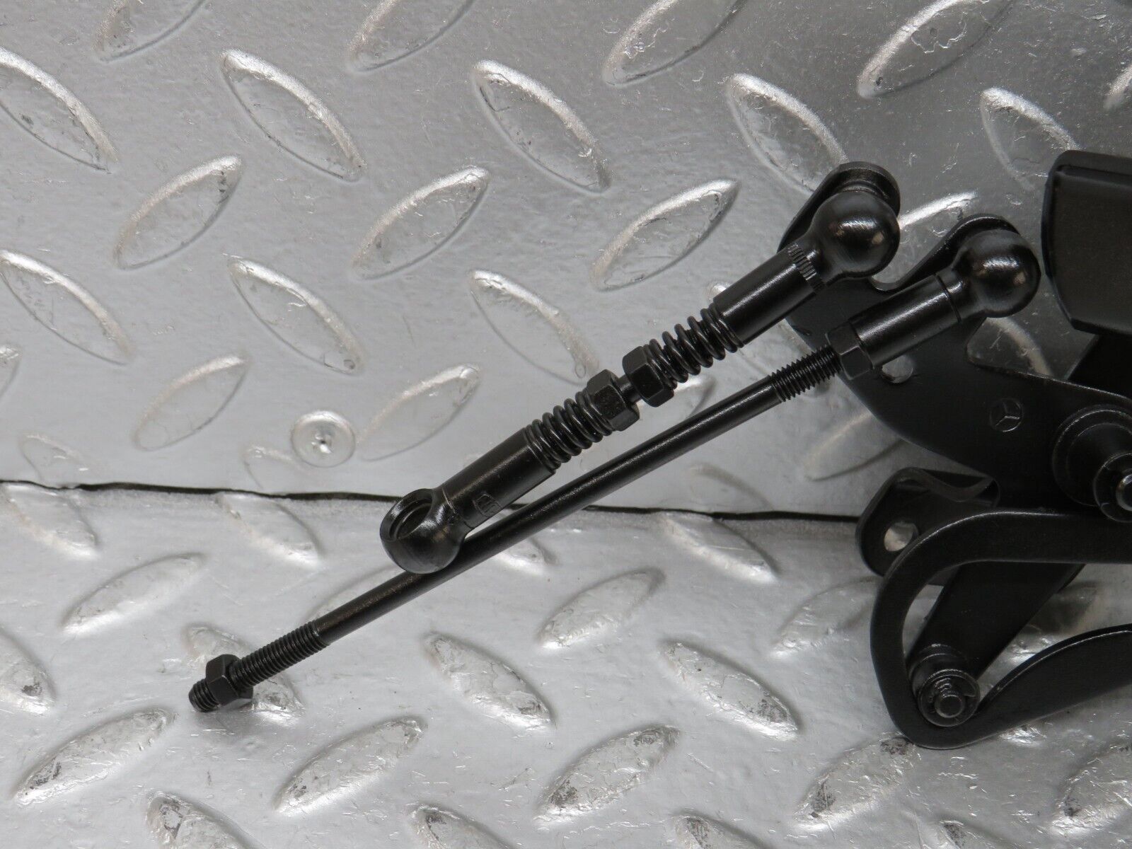 32657 Mercedes-Benz S124 300TE Wagon Throttle Linkage