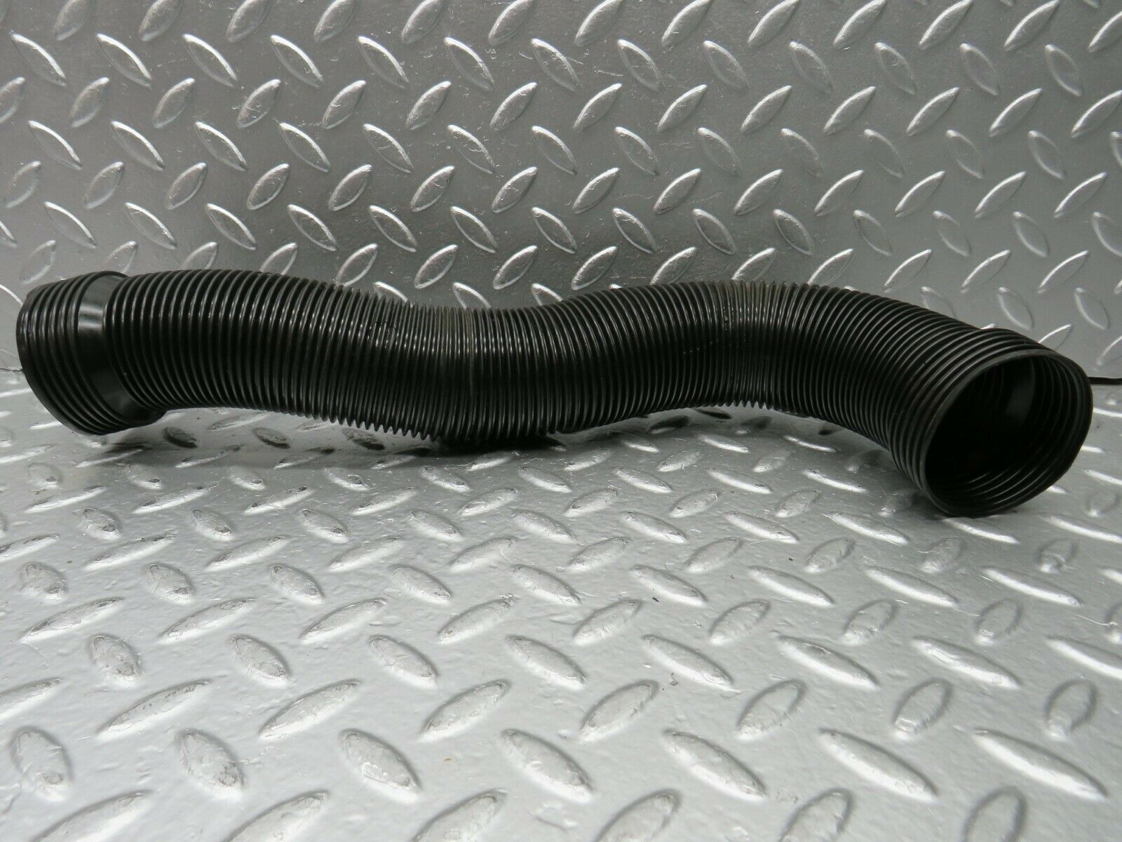 22690 Mercedes-Benz C107 450SLC Coupe Air Duct Pipe Hose