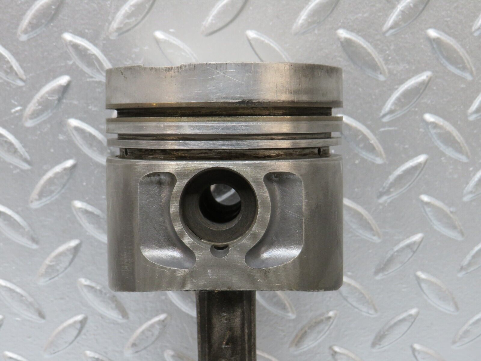 32933 Mercedes-Benz W123 300D Piston With Connecting Rod 90.875 mm 61502