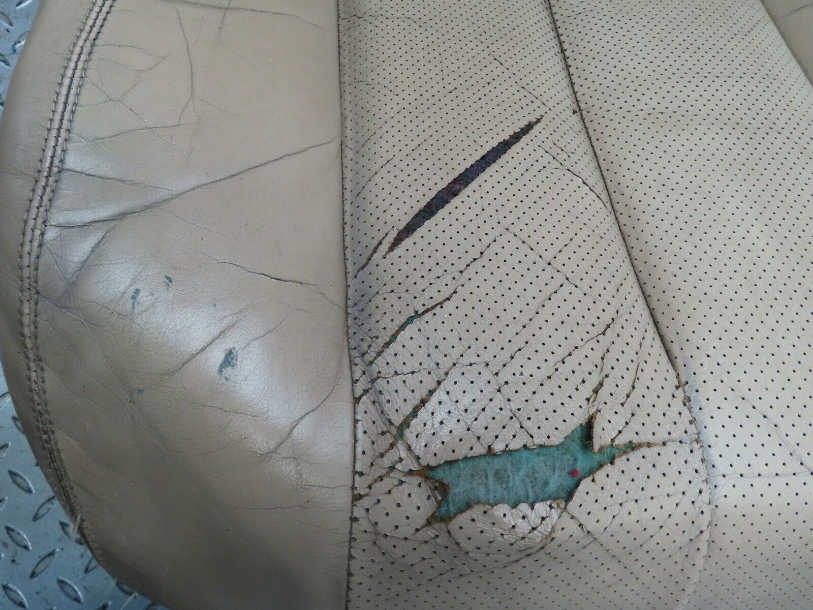 19843 Mercedes-Benz R129 300SL Coupe Electric Front Right Seat Cream Leather