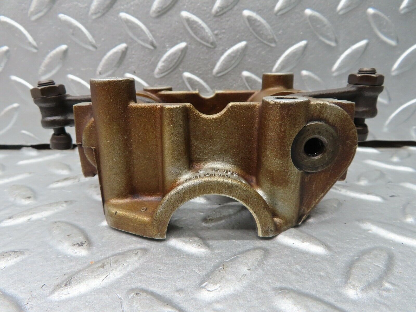 21270 Mercedes-Benz W123 230E Rocker Arms Camshaft Bearing Block 1020510110