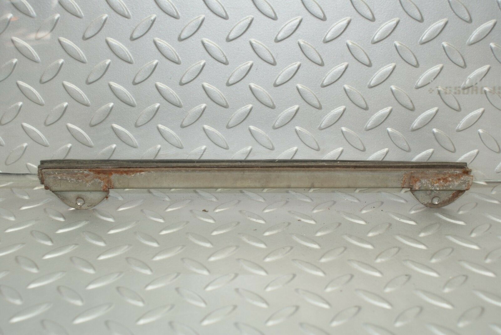 3095 Mercedes-Benz W115 220D Front Left Door Window Glass