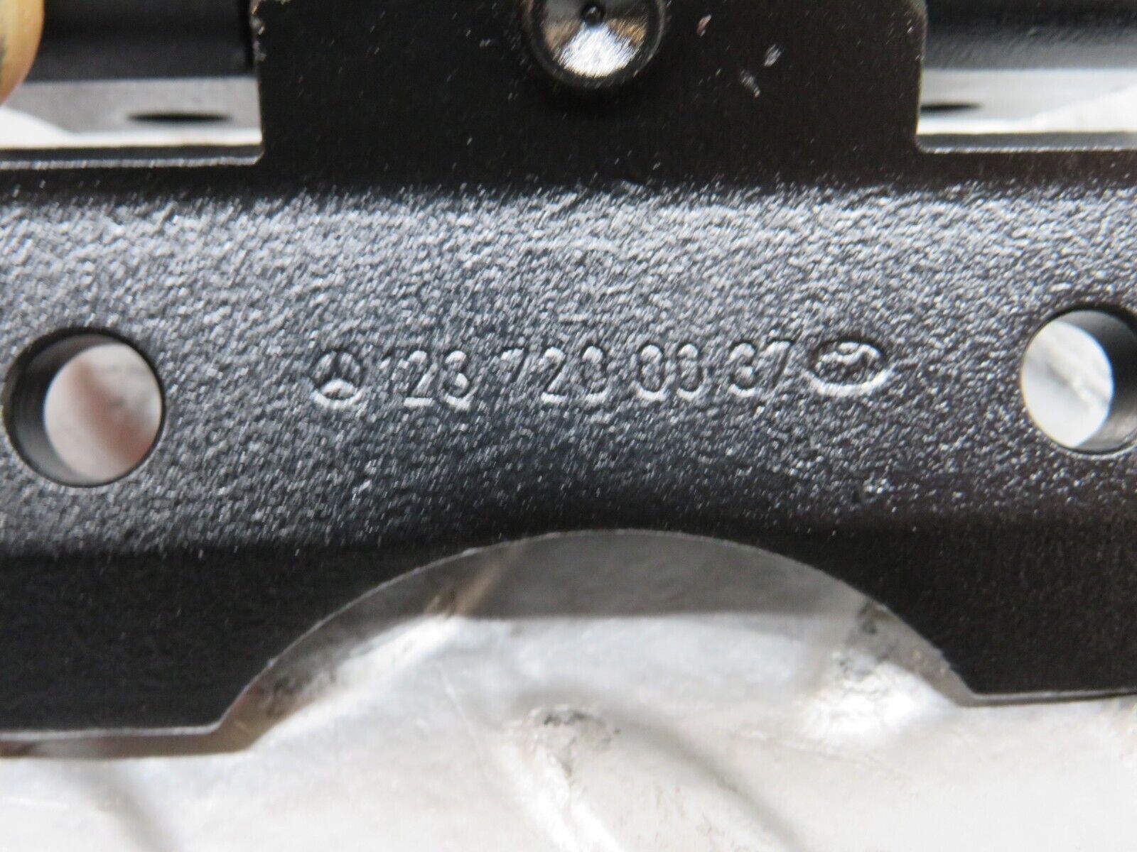 27912 Mercedes-Benz W123 280E Door Hinge Pair 1237200037