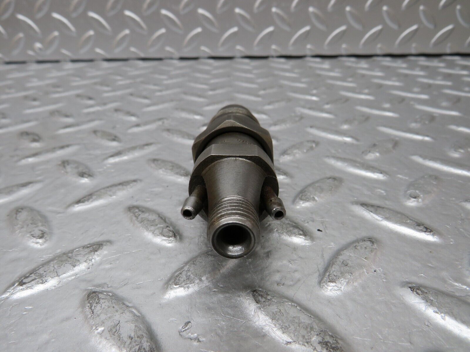 27004 Mercedes-Benz W123 240D Fuel Injector Bosch KCA30S35/4