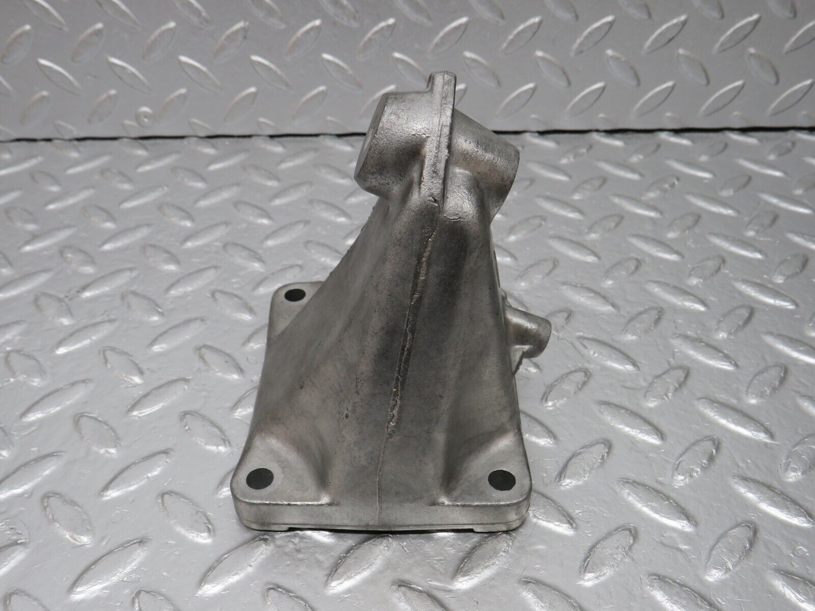 33531 Mercedes-Benz W202 C180 Engine Mount Bracket Right Side 6042230004