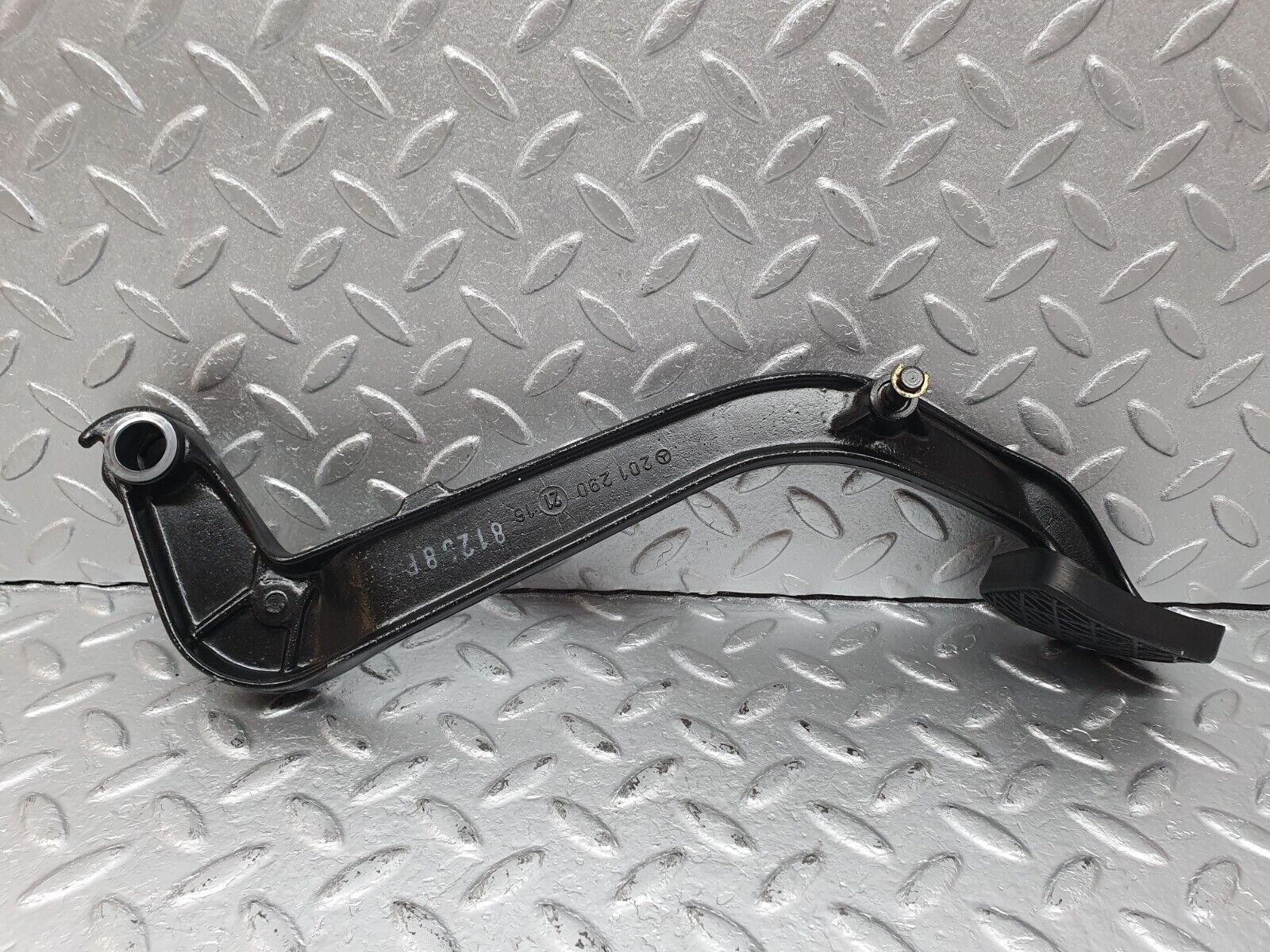 41458 Mercedes-Benz W124 200E Clutch Pedal With Rubber 2012902116 2012910282