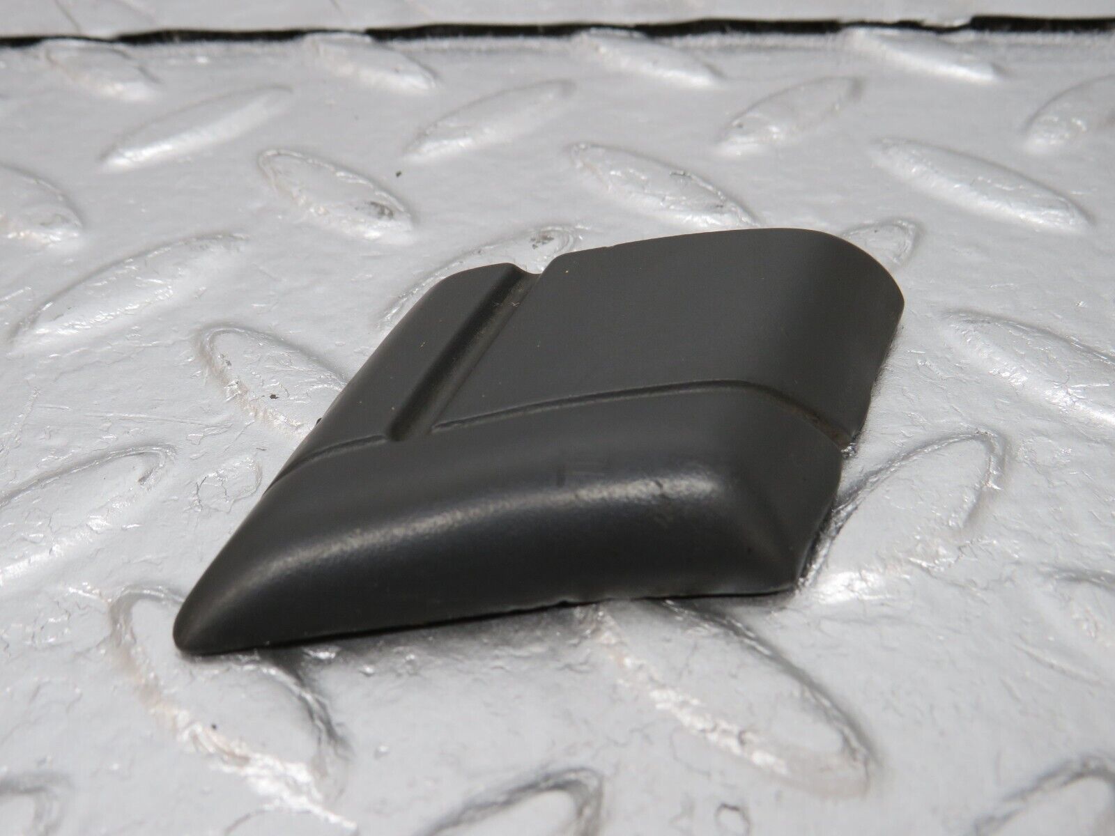 33998 Mercedes-Benz W124 260E Rear Right Fender Wing Centre Moulding Trim