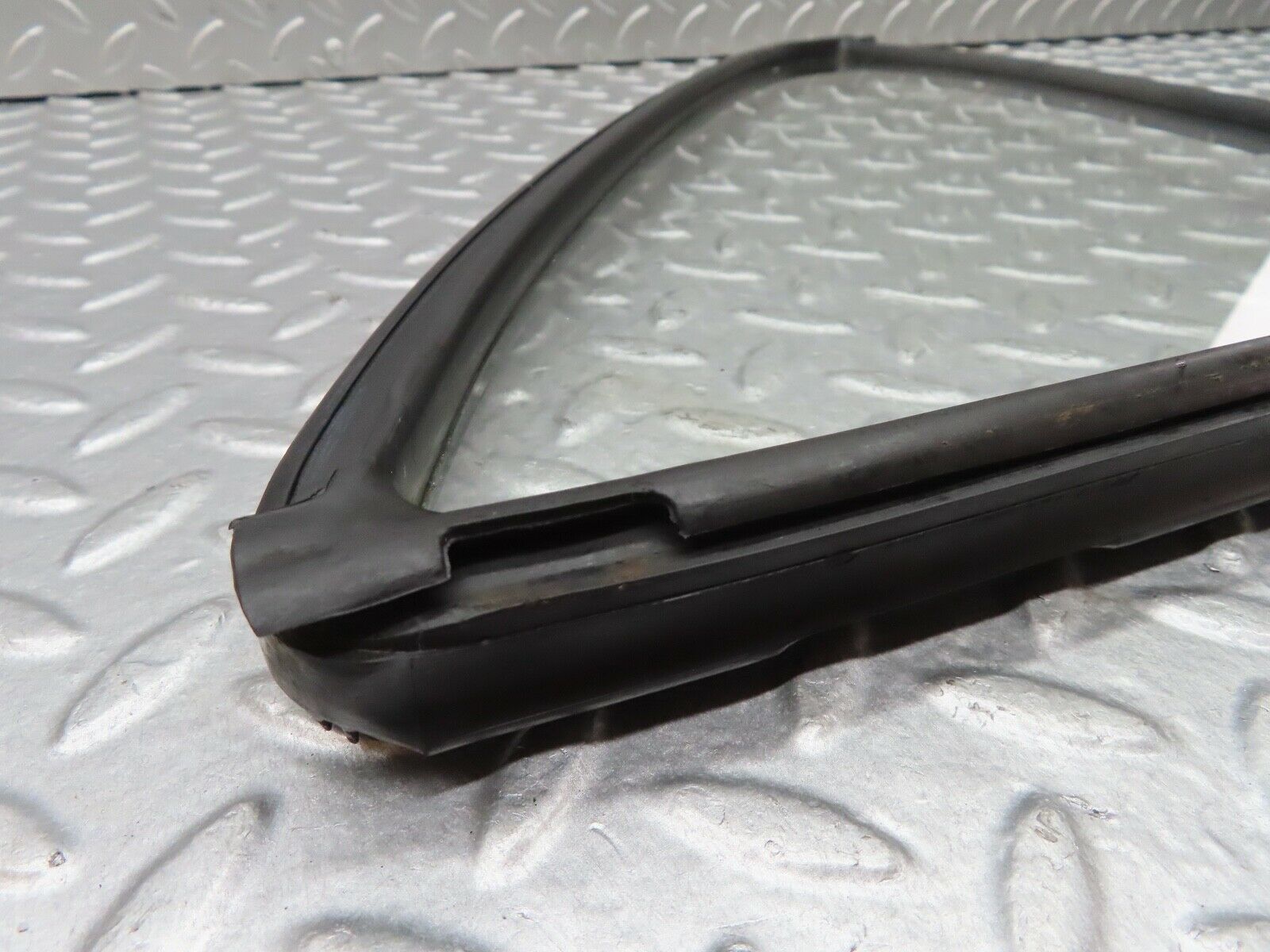 18075 Mercedes-Benz W123 200 Rear Right Quarter Window Glass 1237350224