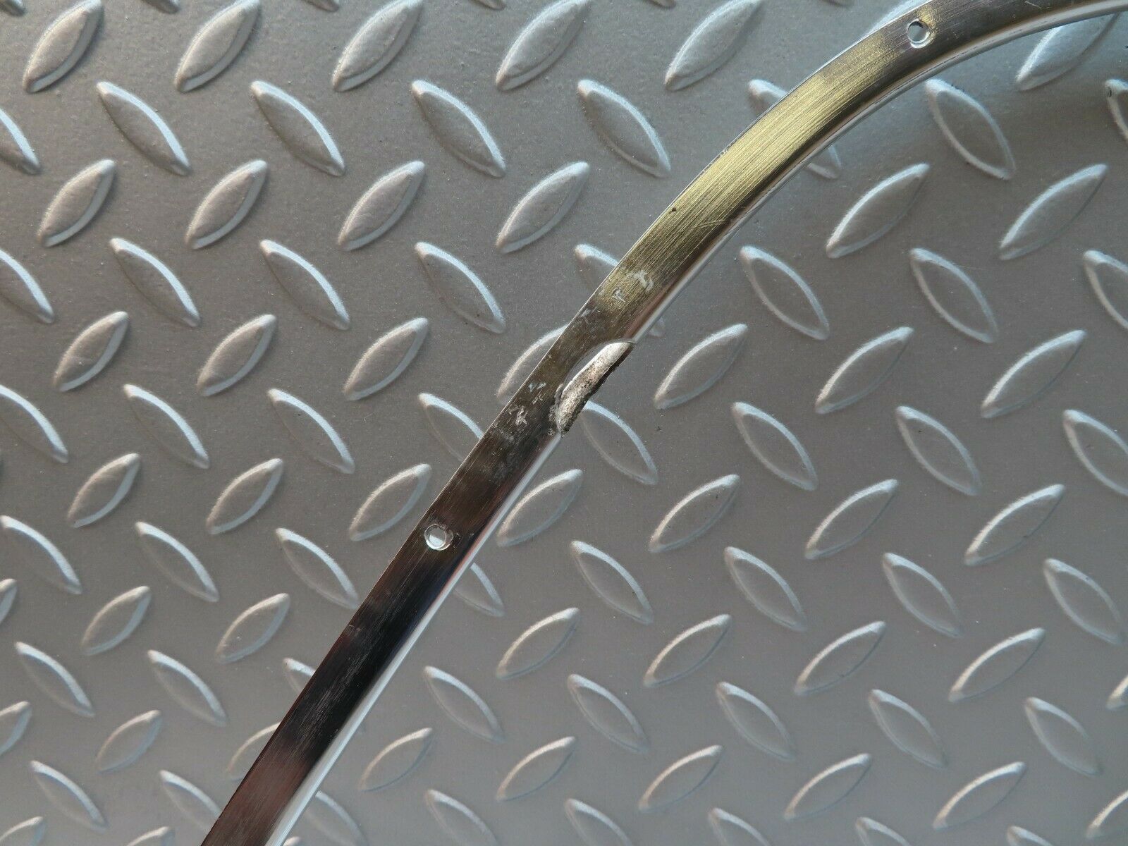 2048 Mercedes-Benz W105 219 PONTON Front Left Door Chrome Trim