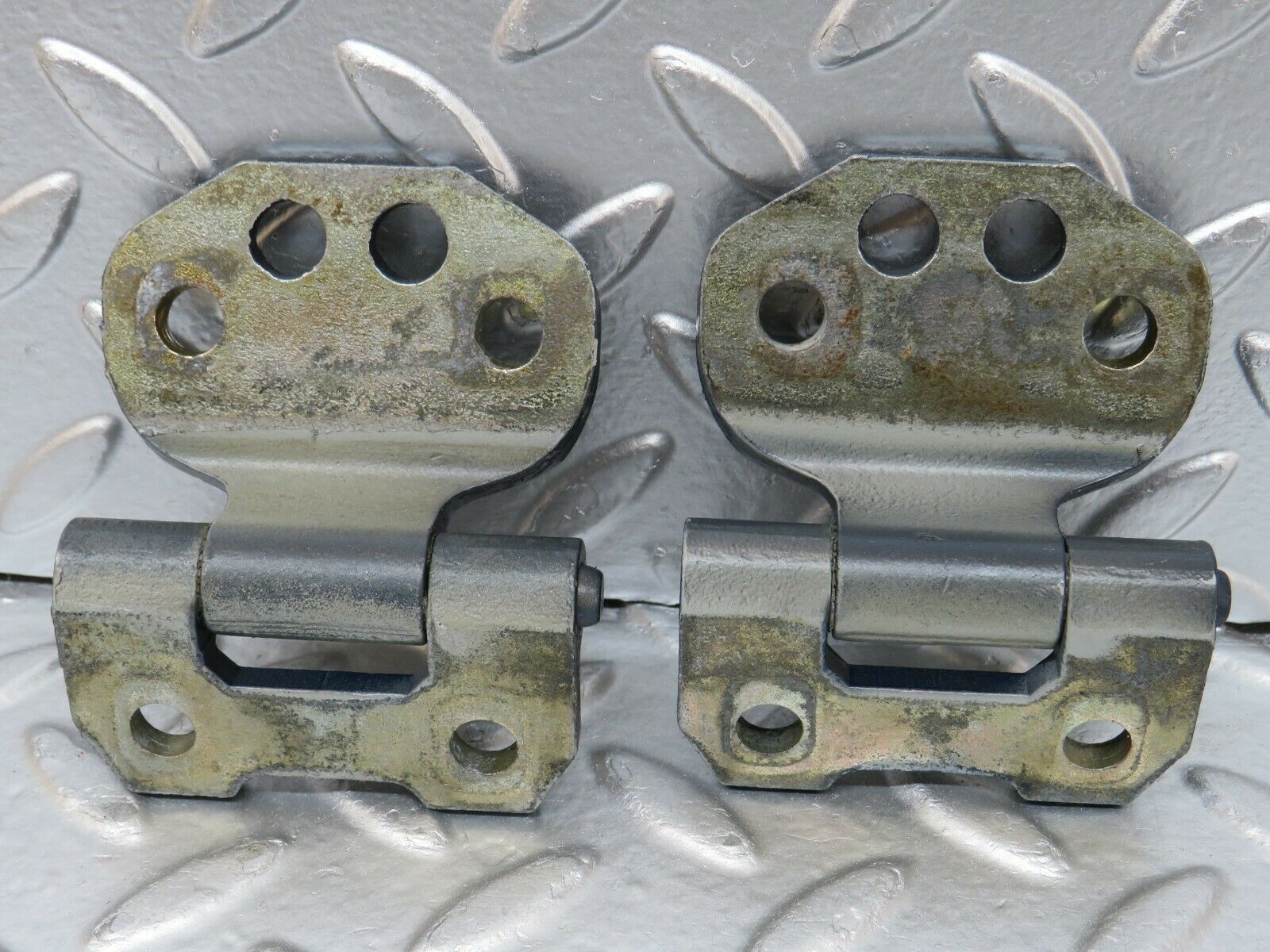 24395 Mercedes-Benz S124 220TE Wagon Door Hinge Left Side