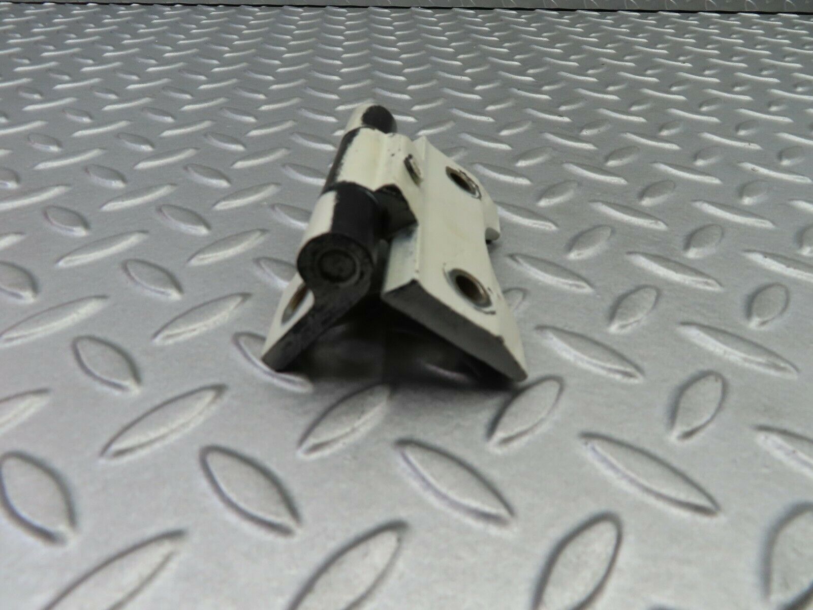 5846 Mercedes-Benz W123 200 Door Hinge 1237200037