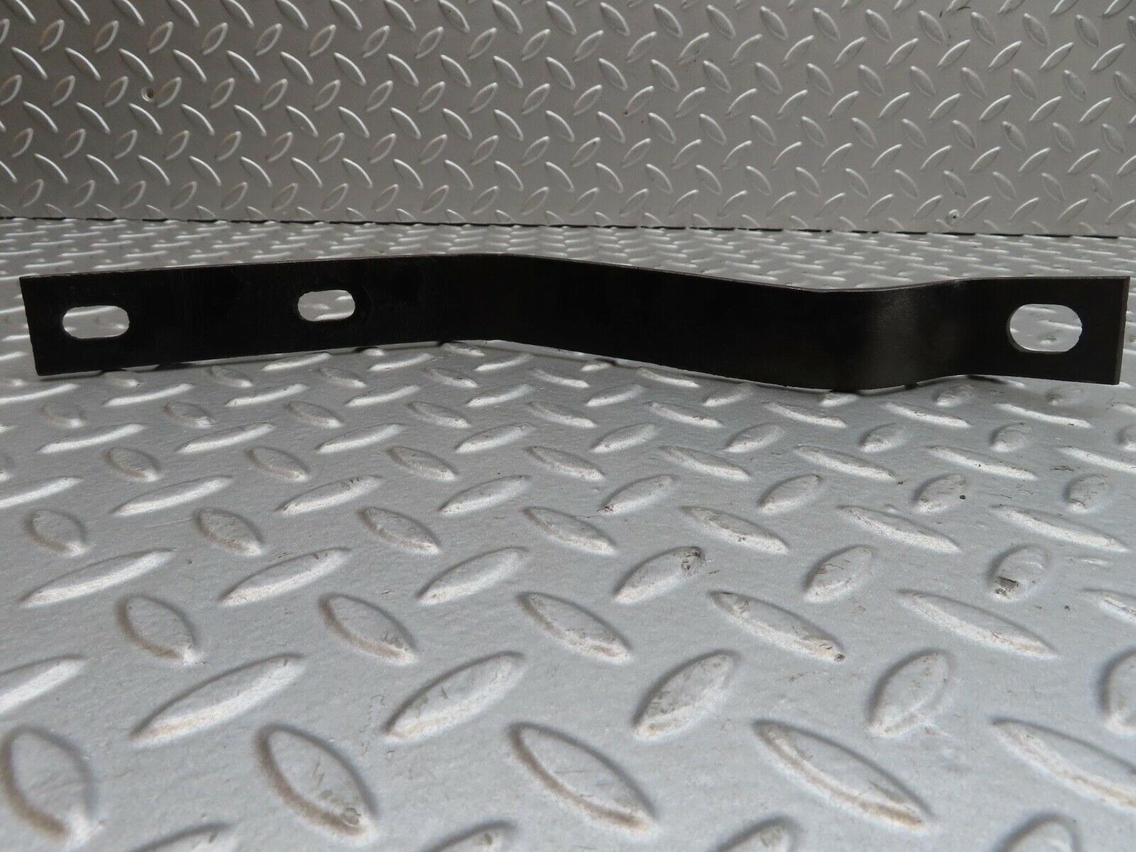 13882 Mercedes-Benz C107 280SLC Front Bumper Bracket