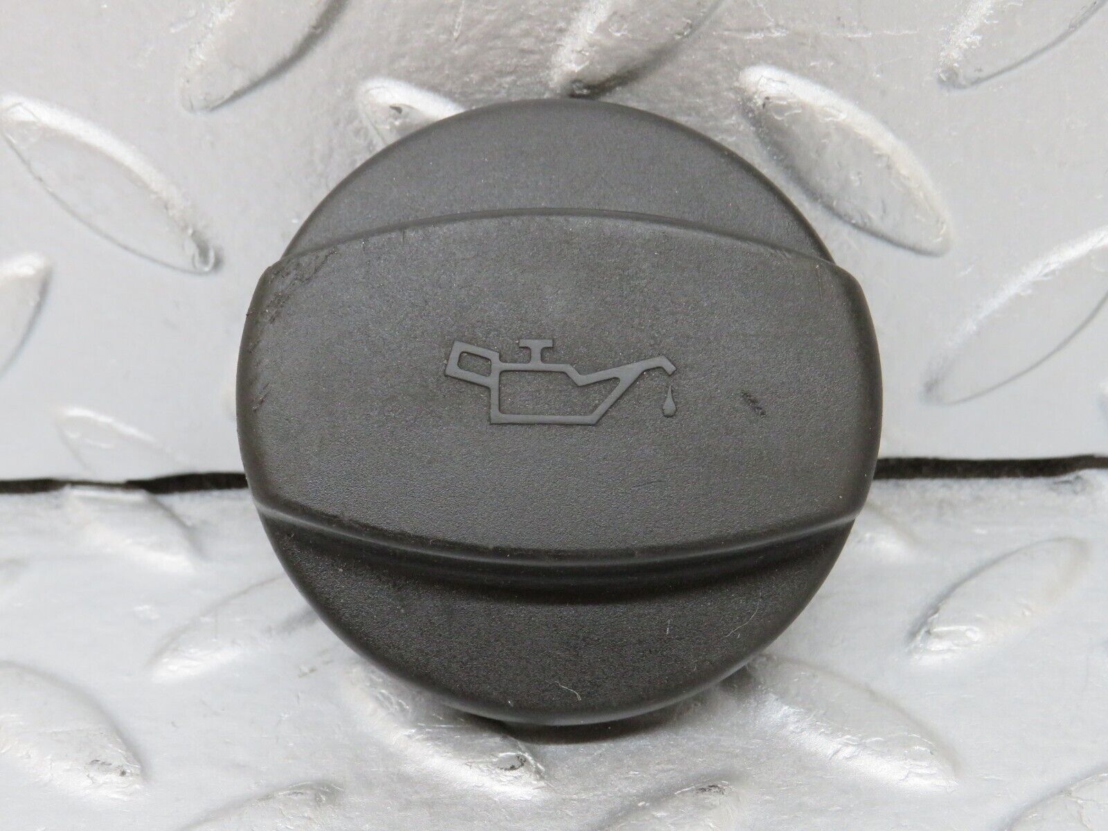 35732 Mercedes-Benz W124 Engine Oil Filler Cap 1110180302